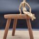 Tabouret tripode brutaliste ovale