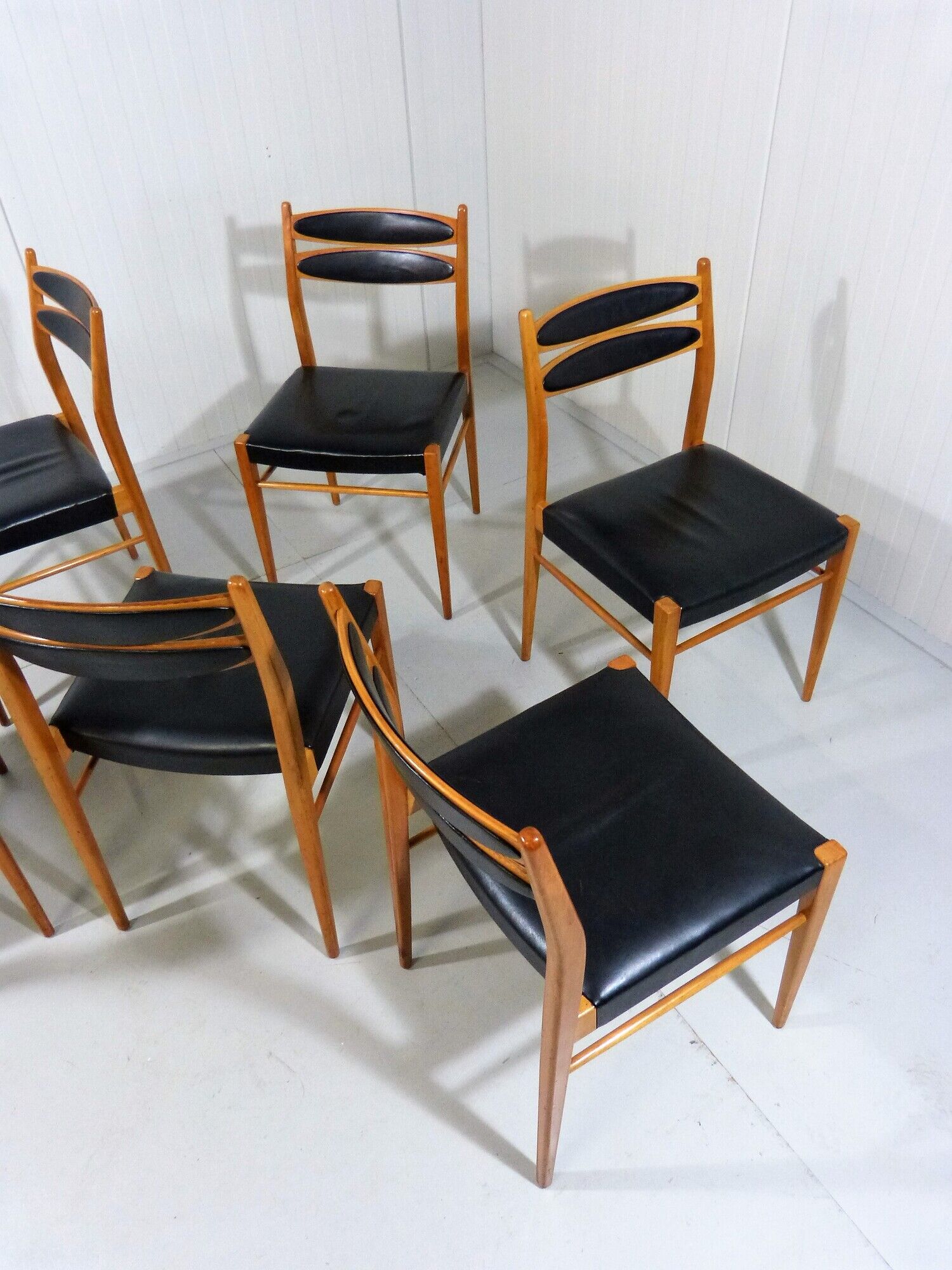 Set of 6 dining chairs in beech & black leather 1960’s