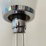 Lampe design unique d'Ingo Maurer. Lampadaire design M de Maurer. Verre à lait, fond transparent.