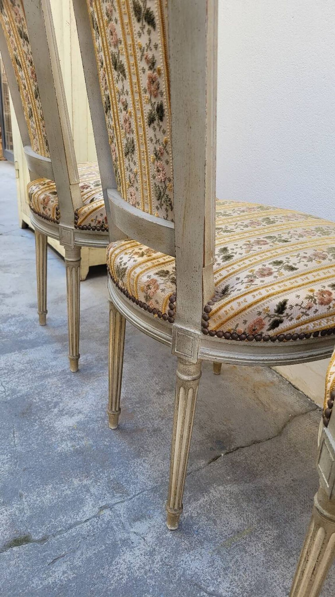 Série de 4 chaises de style Louis XVI ancienne