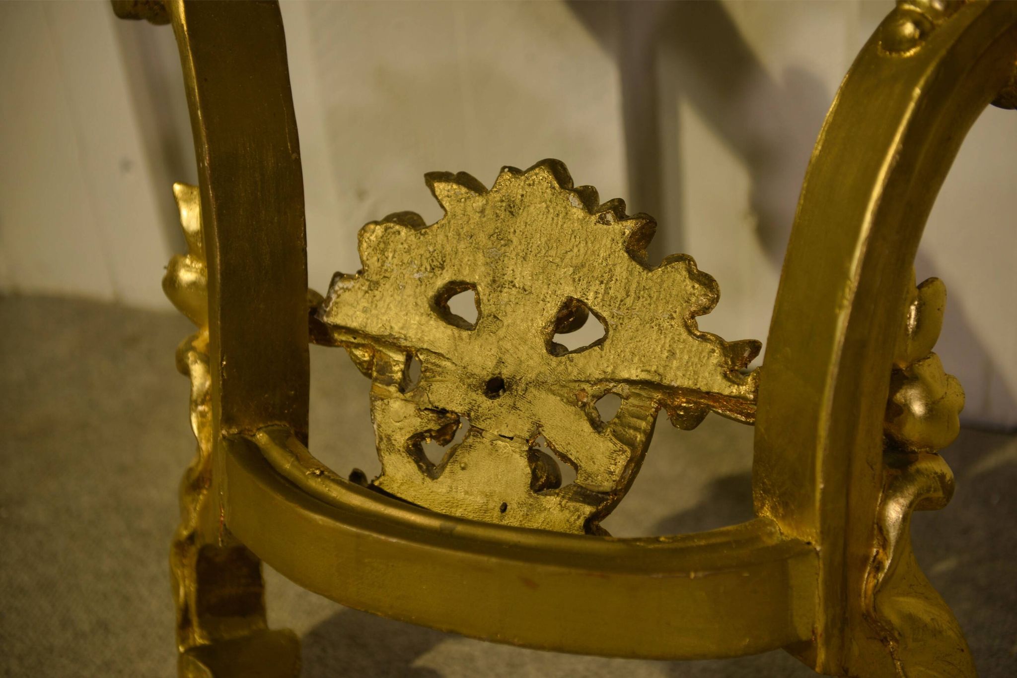 Golden wood and marble console, 19th century.