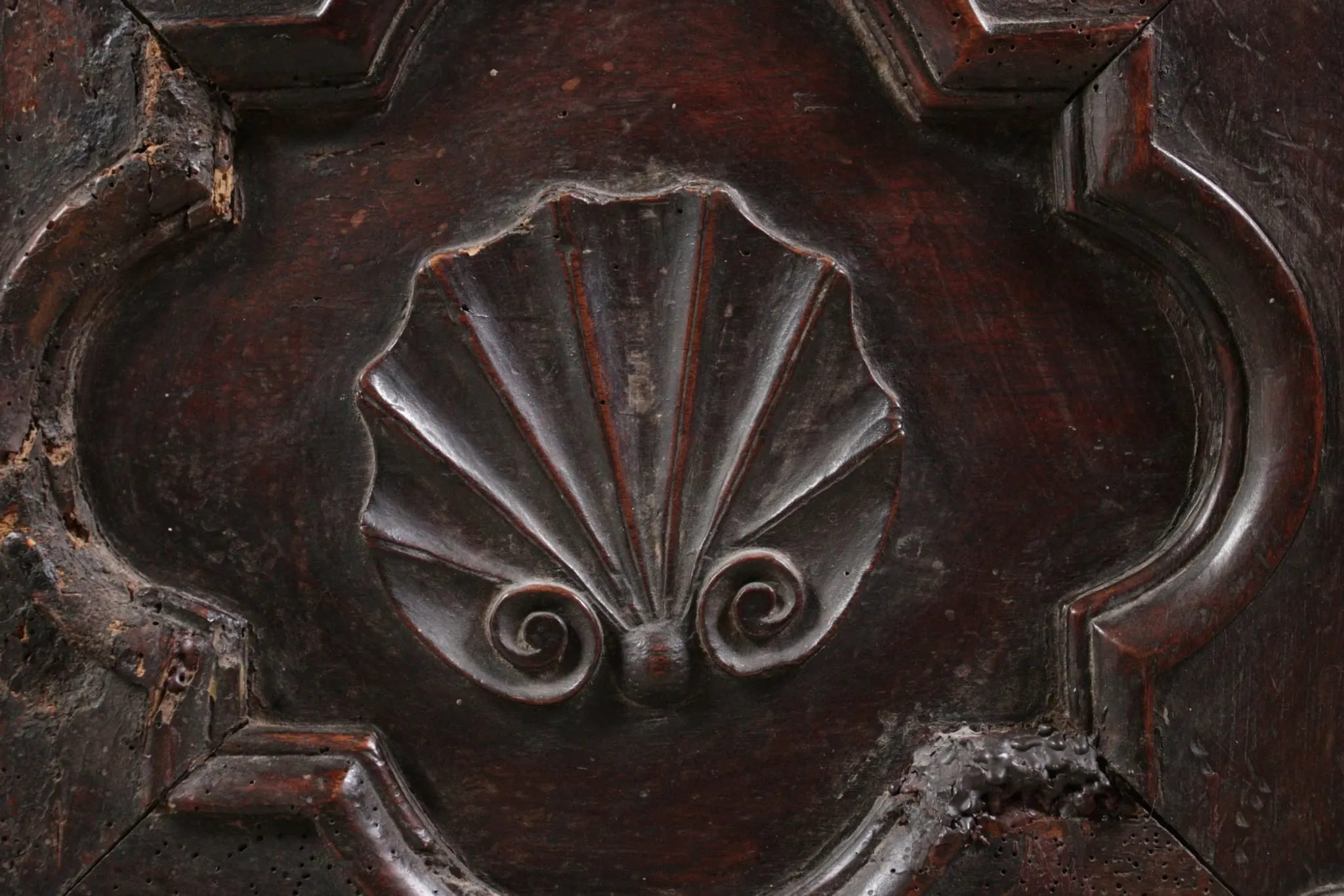 Unique 17th century cabinet portrait and scallop