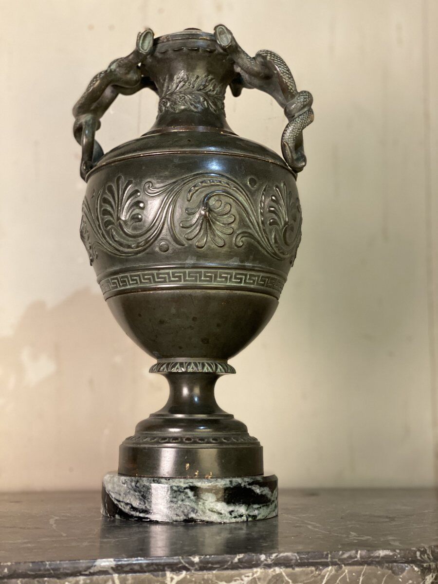Bronze vase with snakes and a green patina, in the antique style.