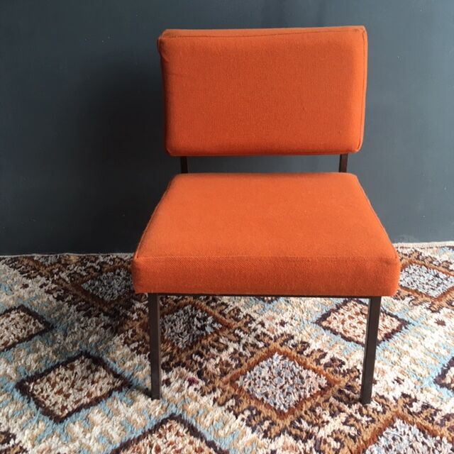 Armchair side pop