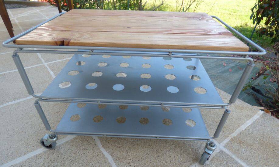 Metallic trolley with wheels, 3 levels with wooden top.