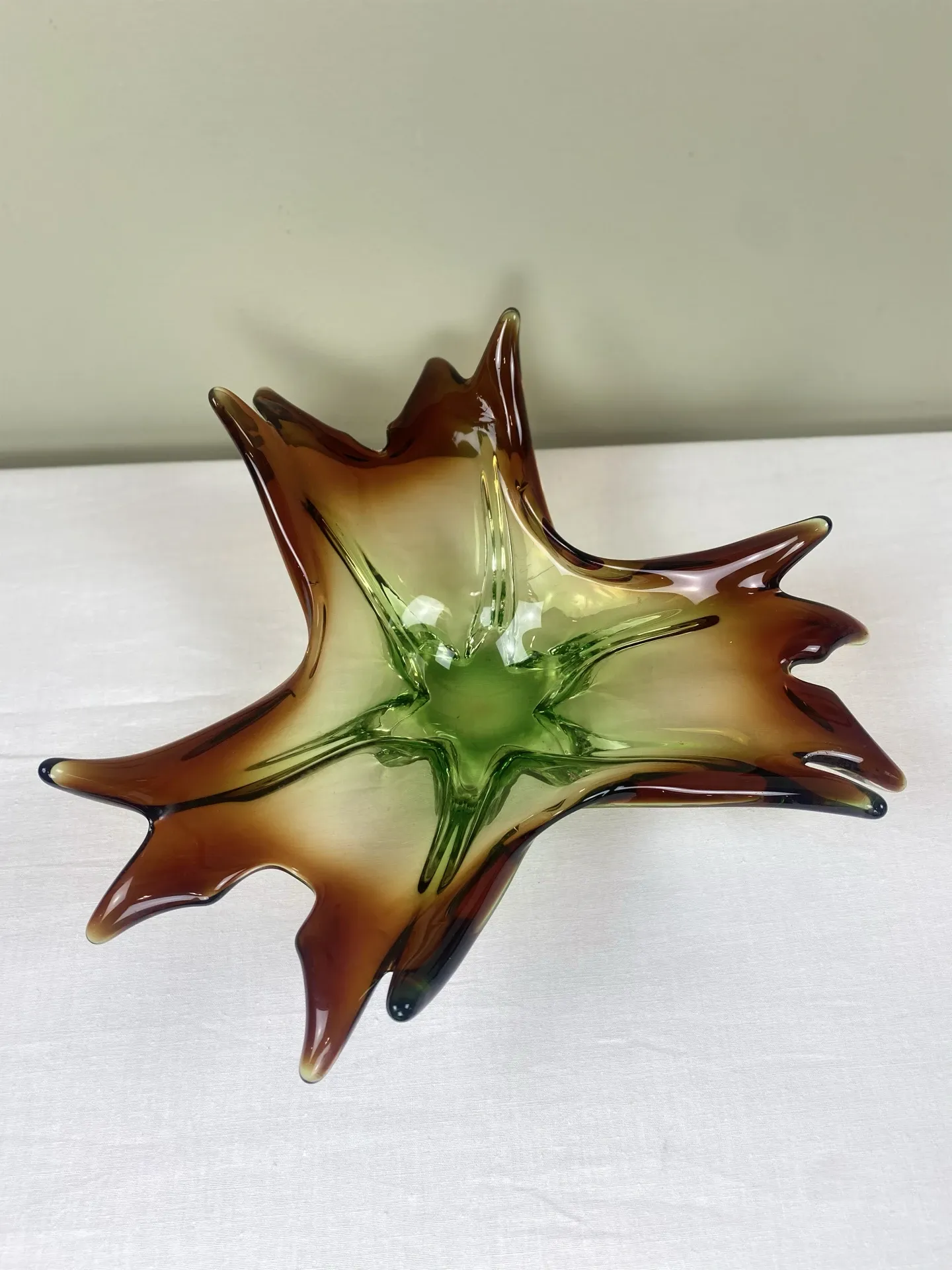Coupe sculpturale en verre soufflé mis century