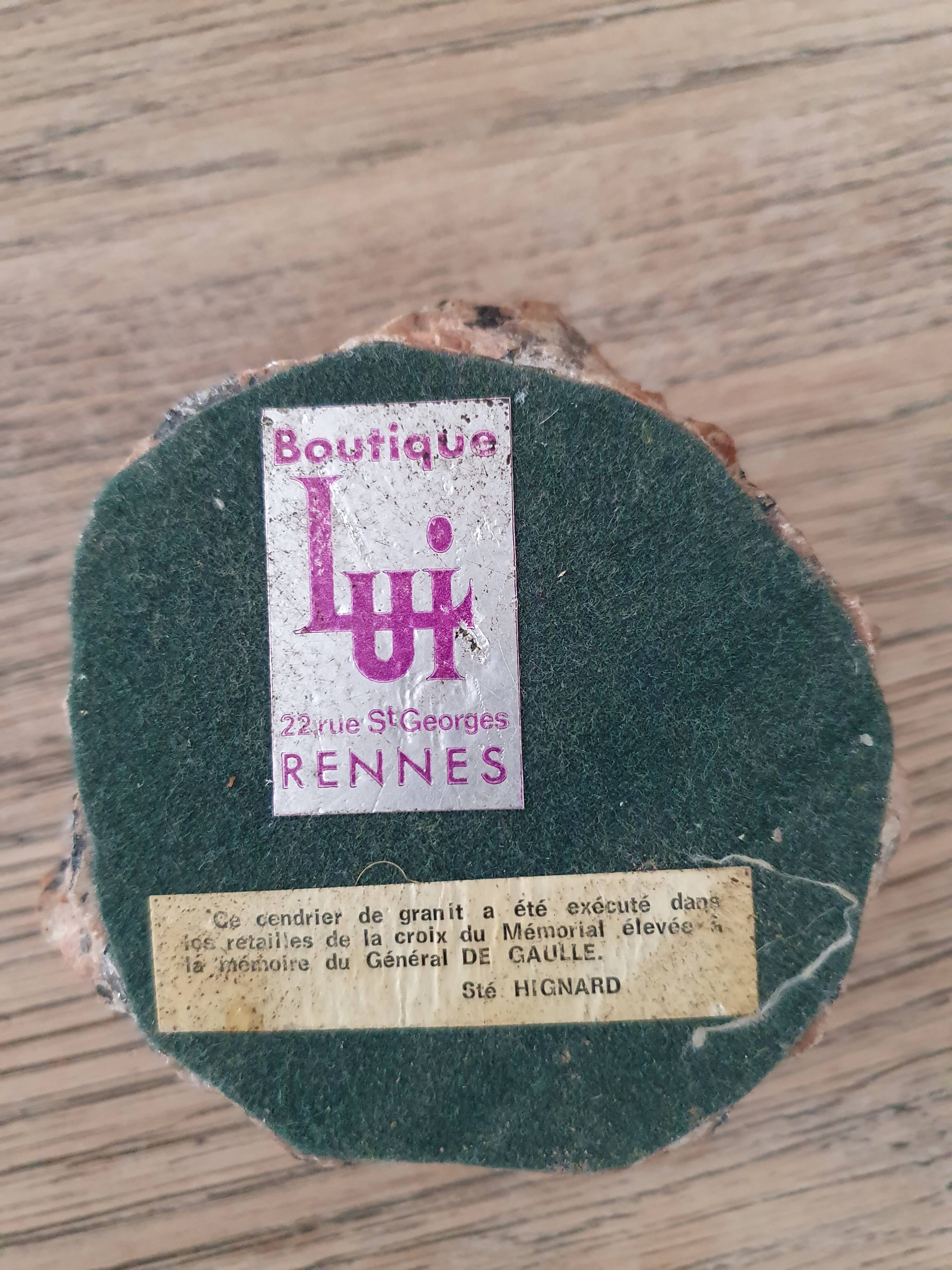 Granite ashtray (General de Gaulle)