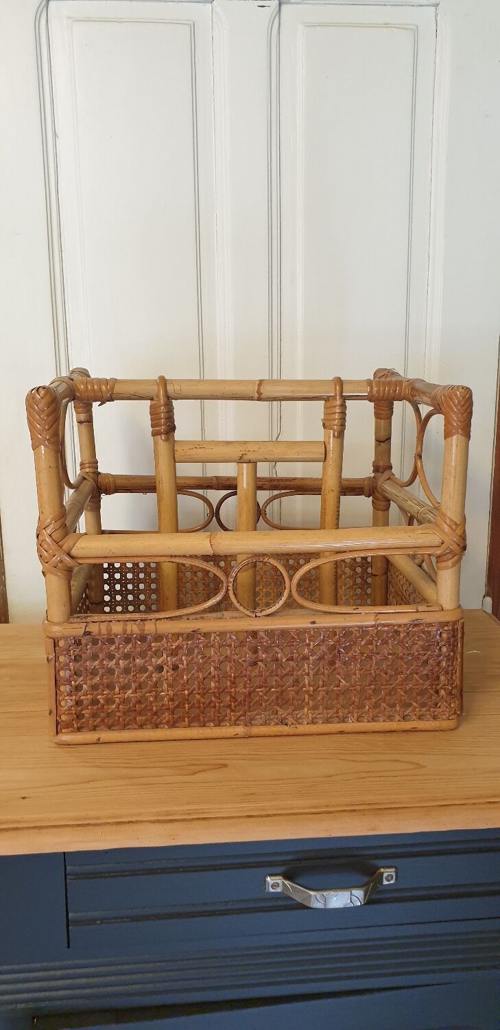 Cane magazine rack