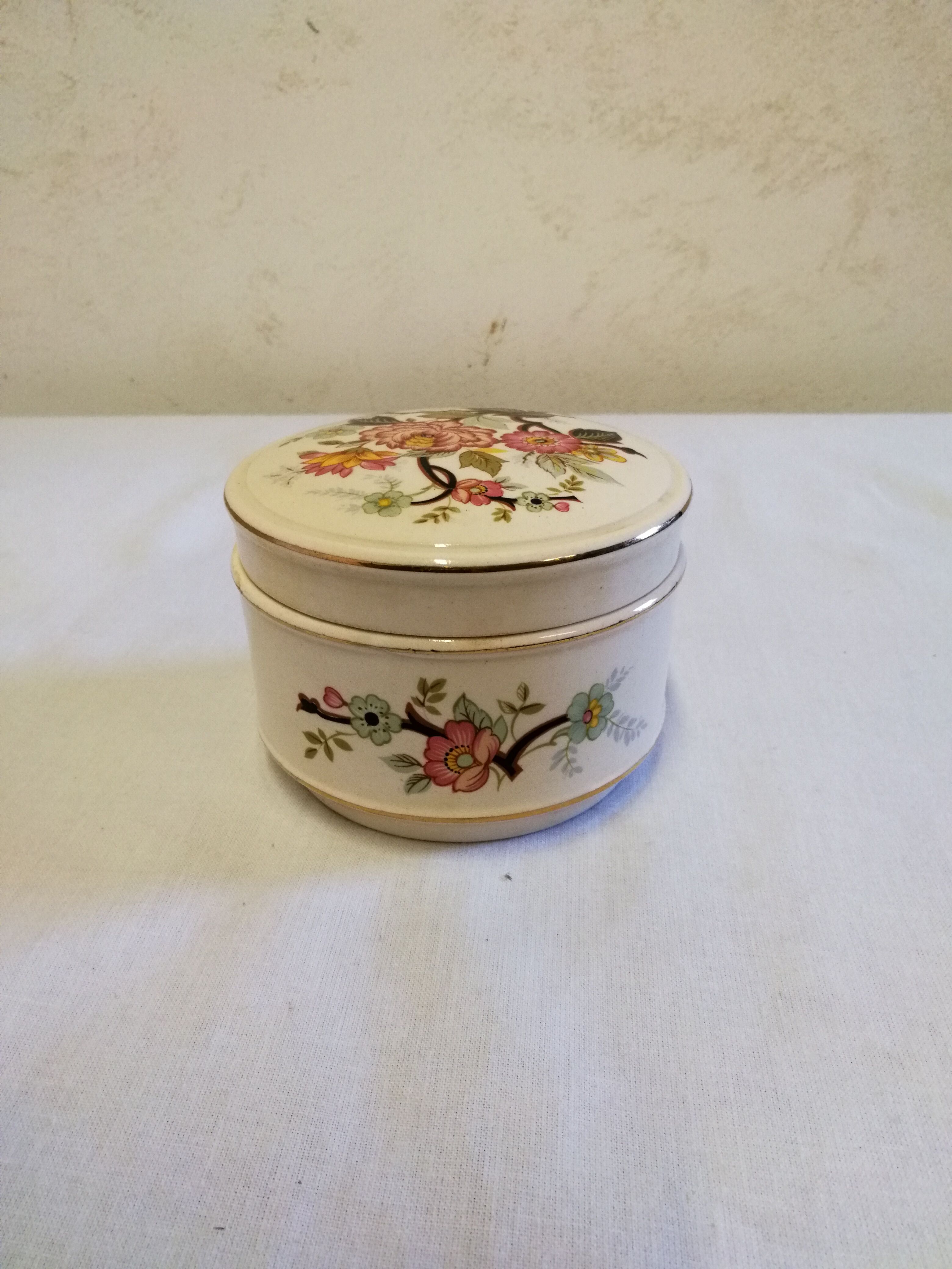 Box / Candy Box Sadler England