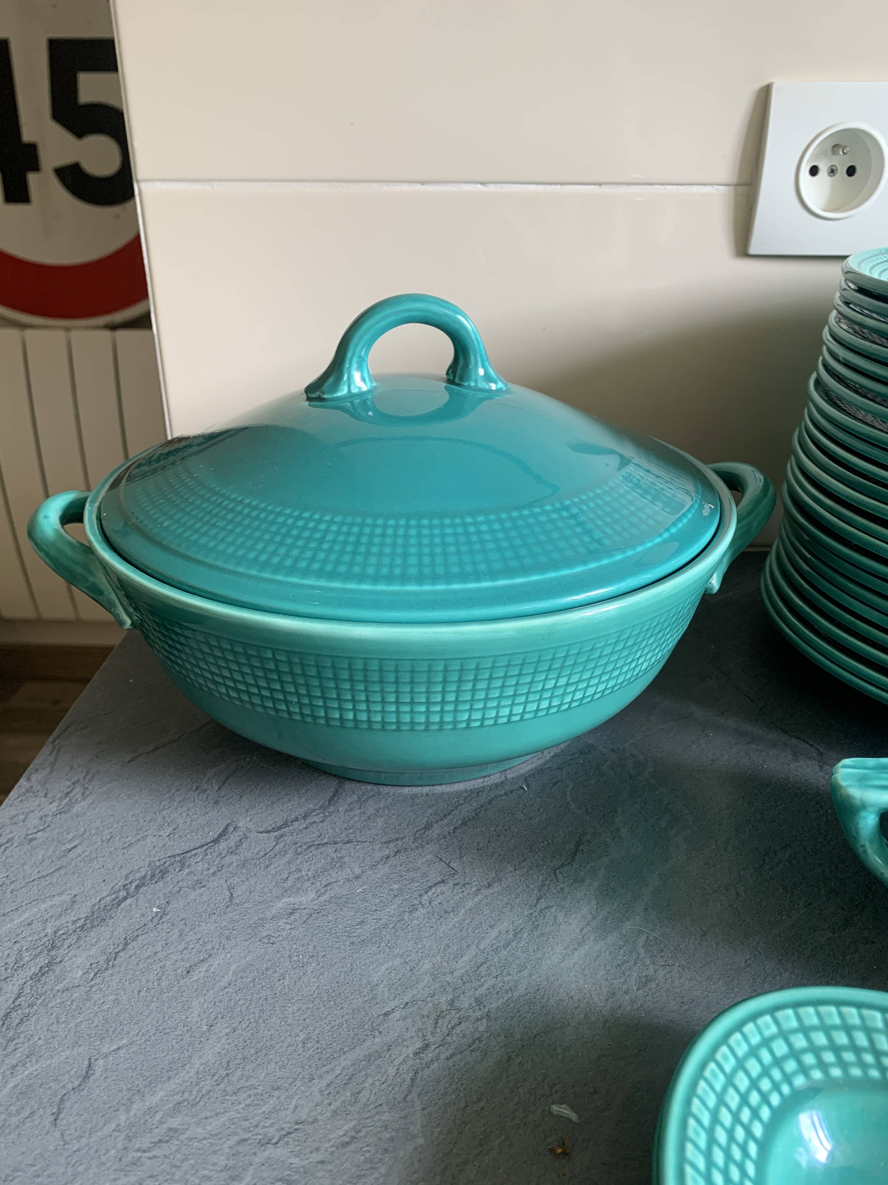 Service de table en faïence turquoise
