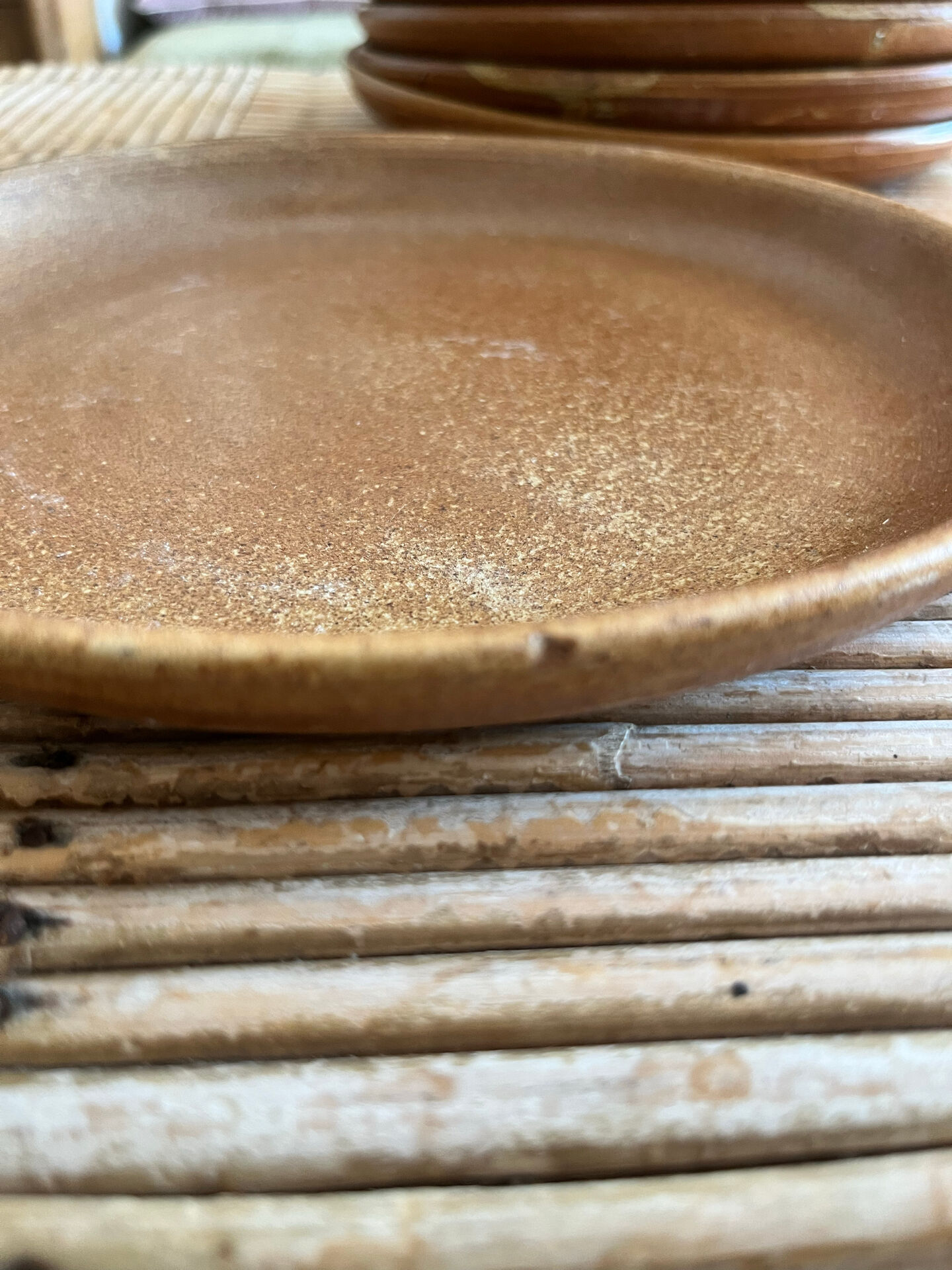 6 flat plates in stoneware