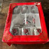 The service of 6 whiskey glasses with red flowers, with its bucket and its ice cube tongs.