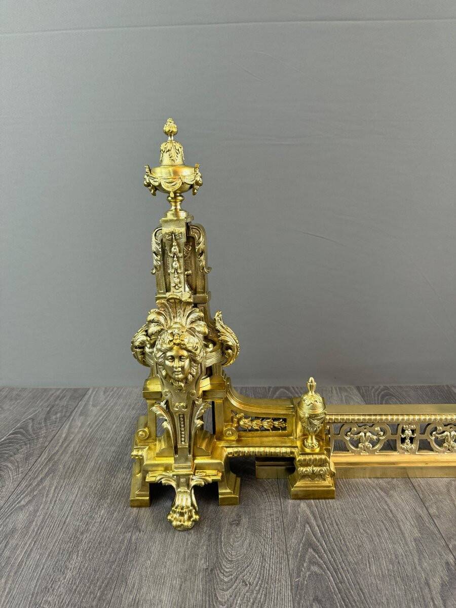 Paire de chenets en bronze doré, style Louis XVI, XIXe Siècle