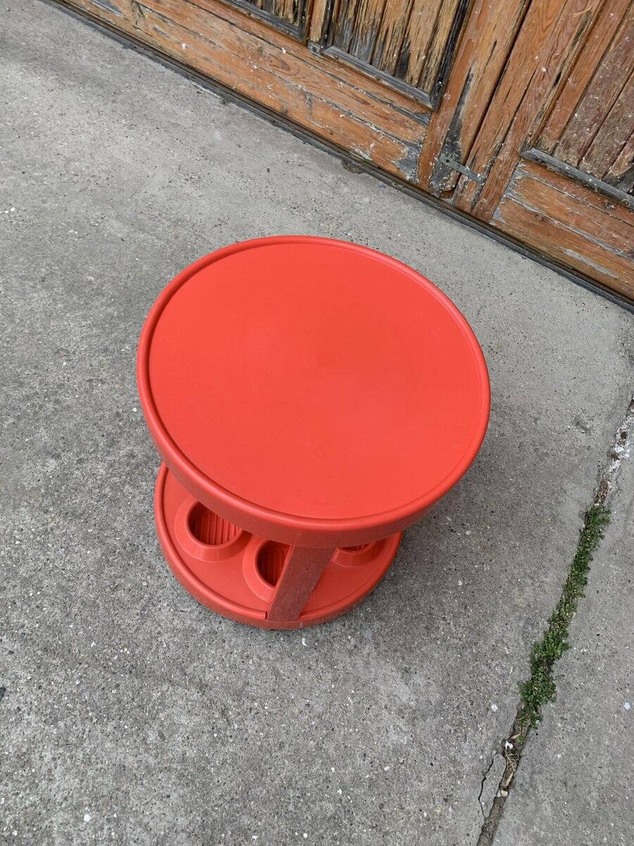 Round red bar cart in injected plastic, Mid-Century Italian style, 1970s.