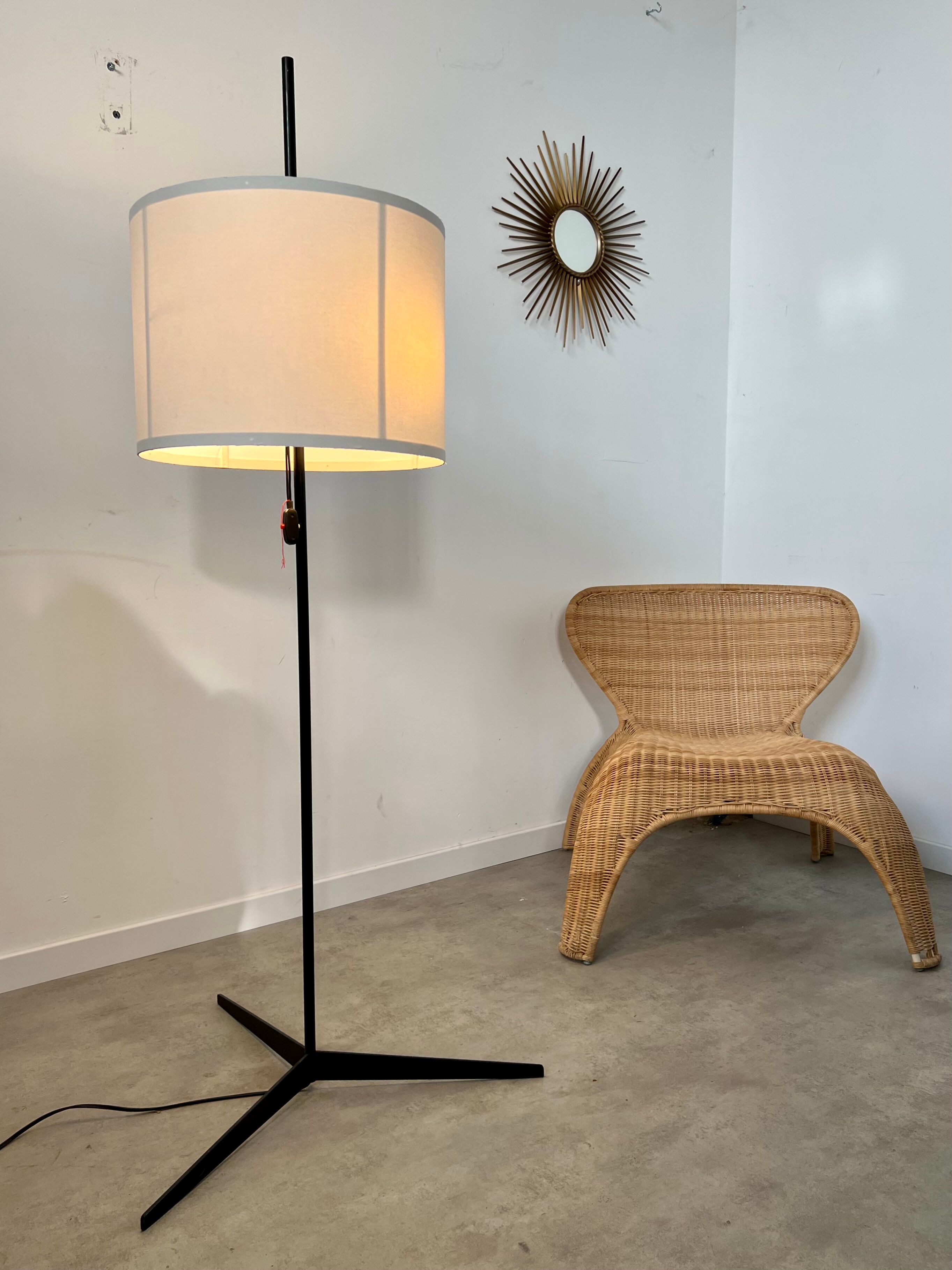 Old design floor lamp from the 50s in metal vintage adjustable lampshade