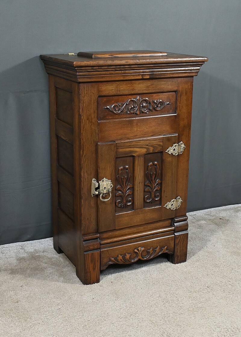 Small Oak Icebox – Early 20th Century