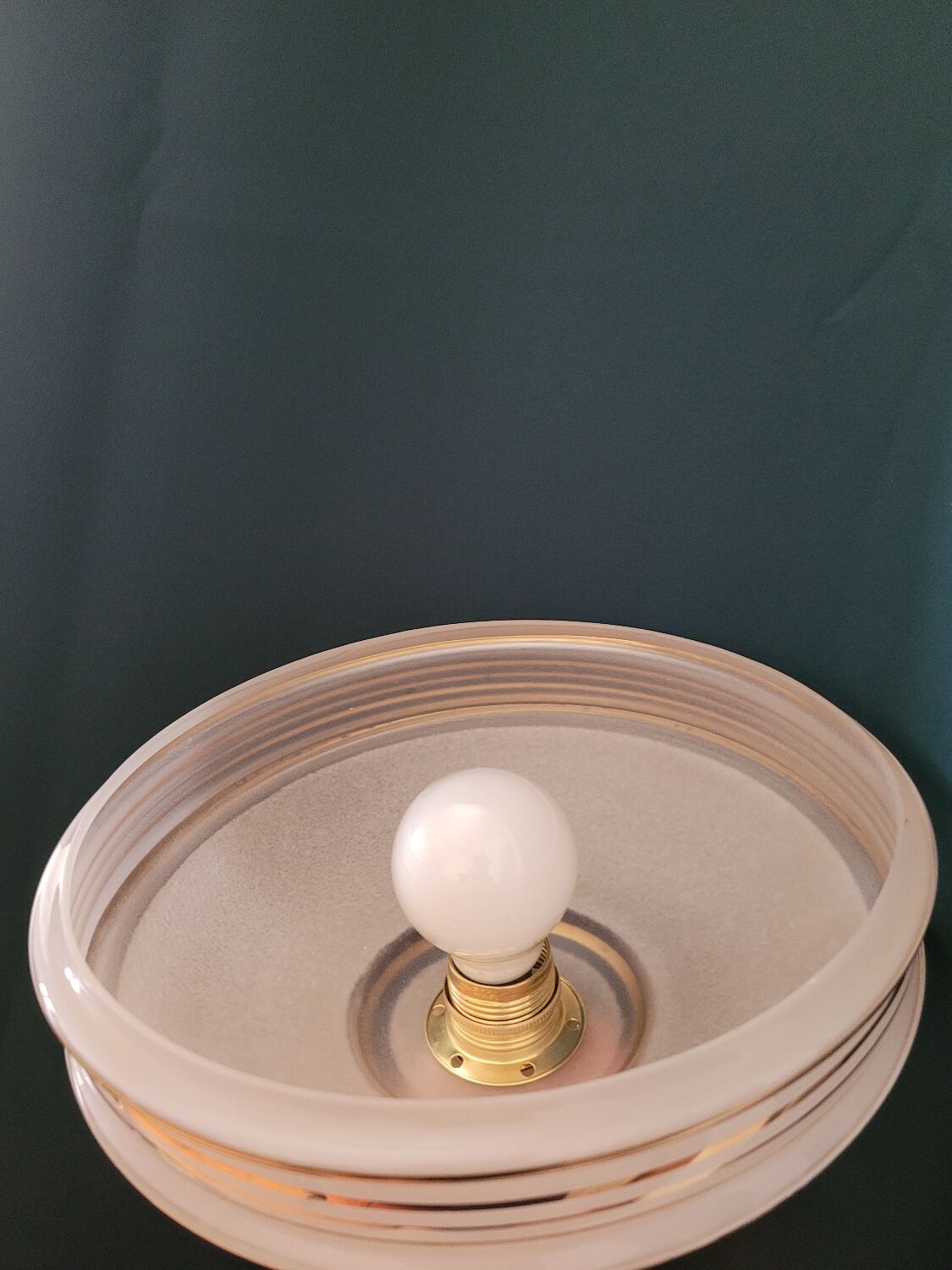 Frosted glass saucer lamp with golden edges