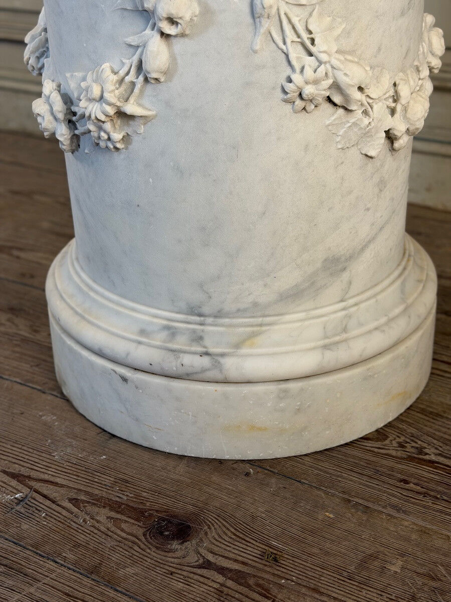 Carrara marble jardinière in Louis XVI style, circa 1880.