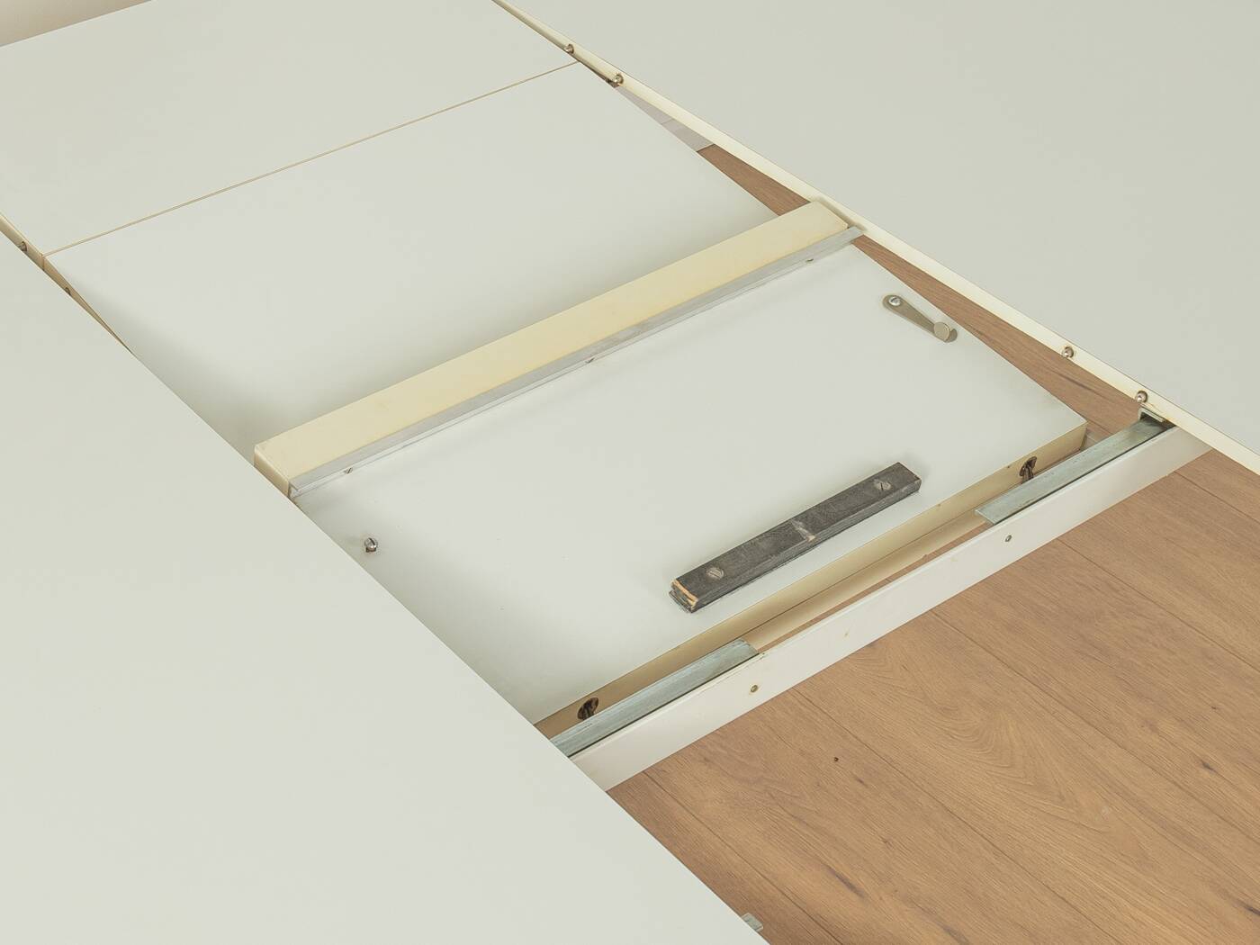 Butterfly dining table, Cor