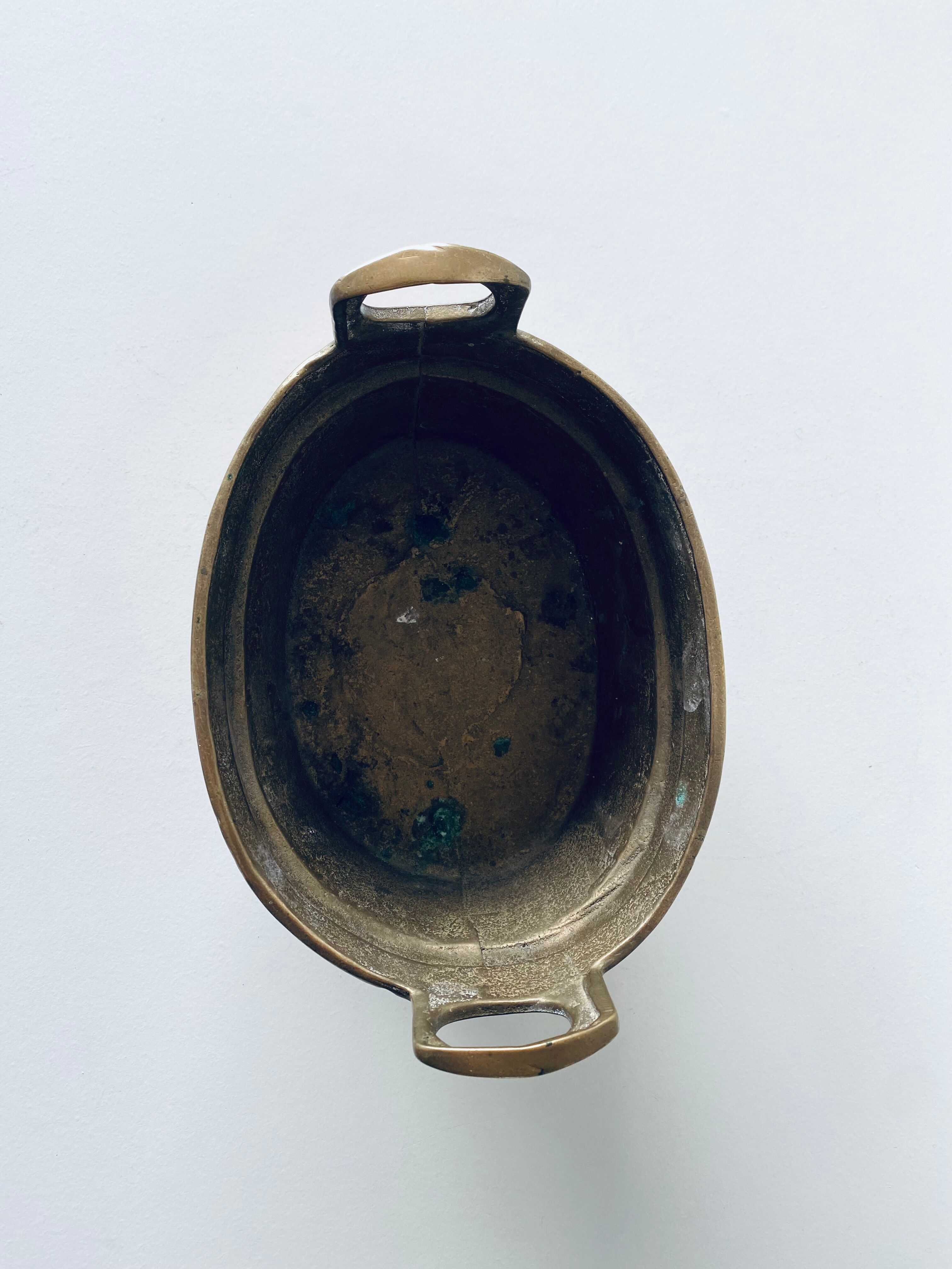 Bronze pot