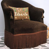 Chocolate toad armchair