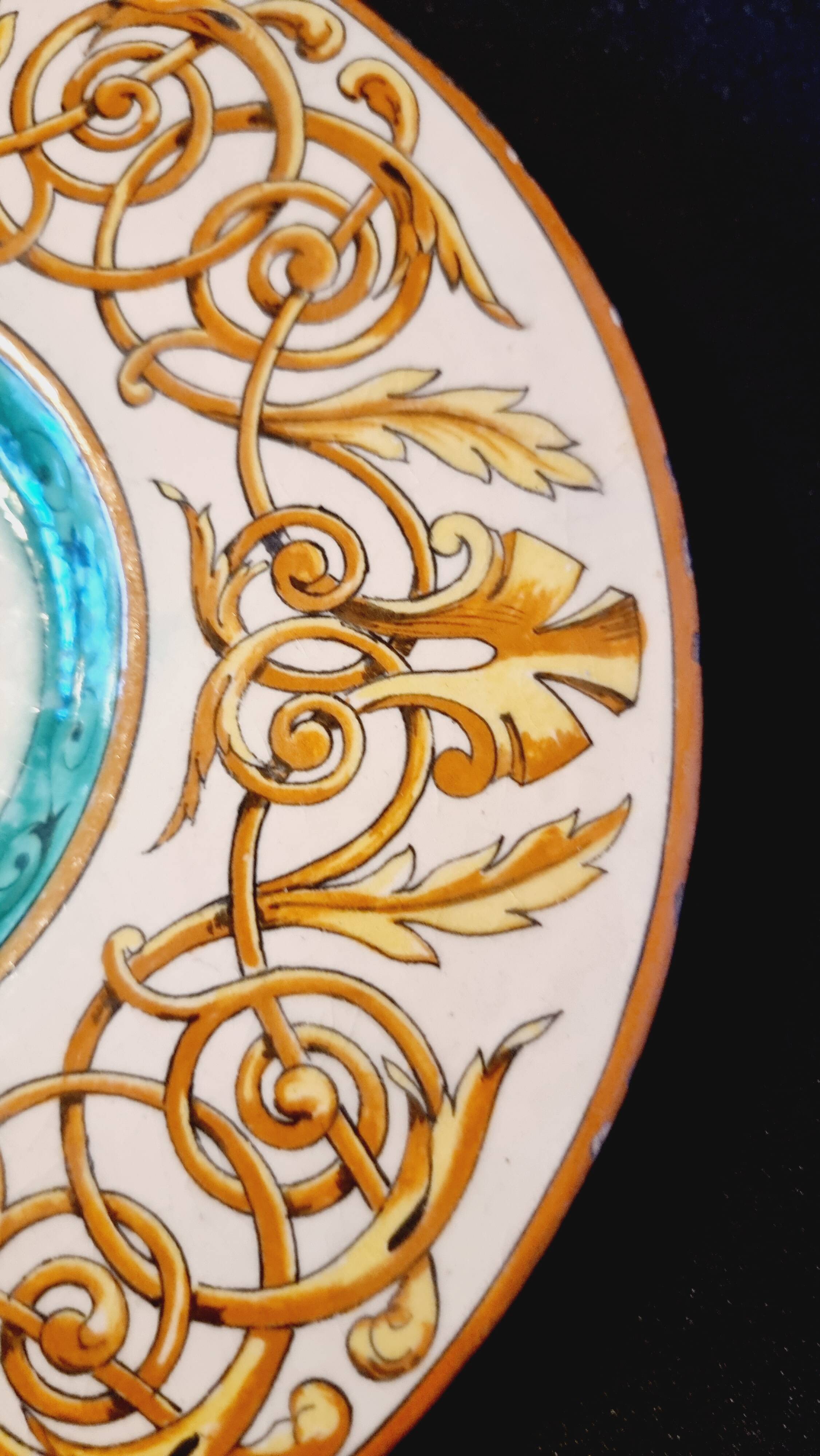 Italian faience plate with a female portrait decoration, Renaissance style.