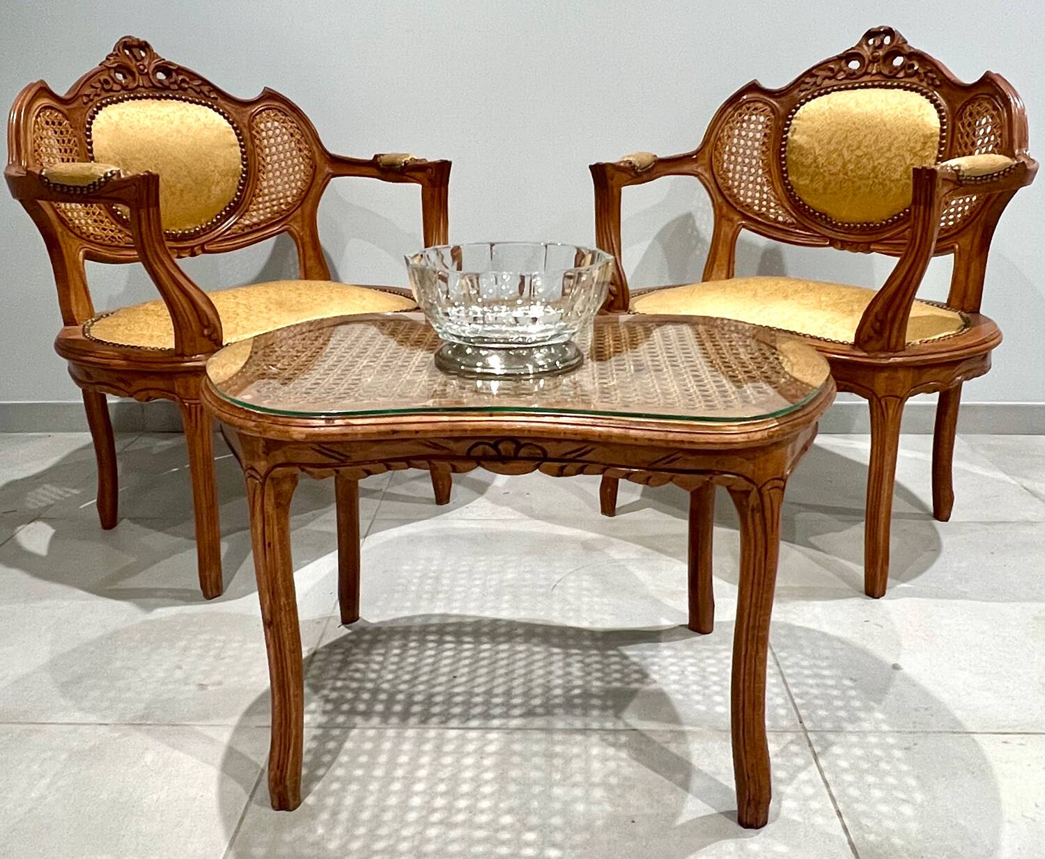 Louis XVI living room, four fluted and molded rooms