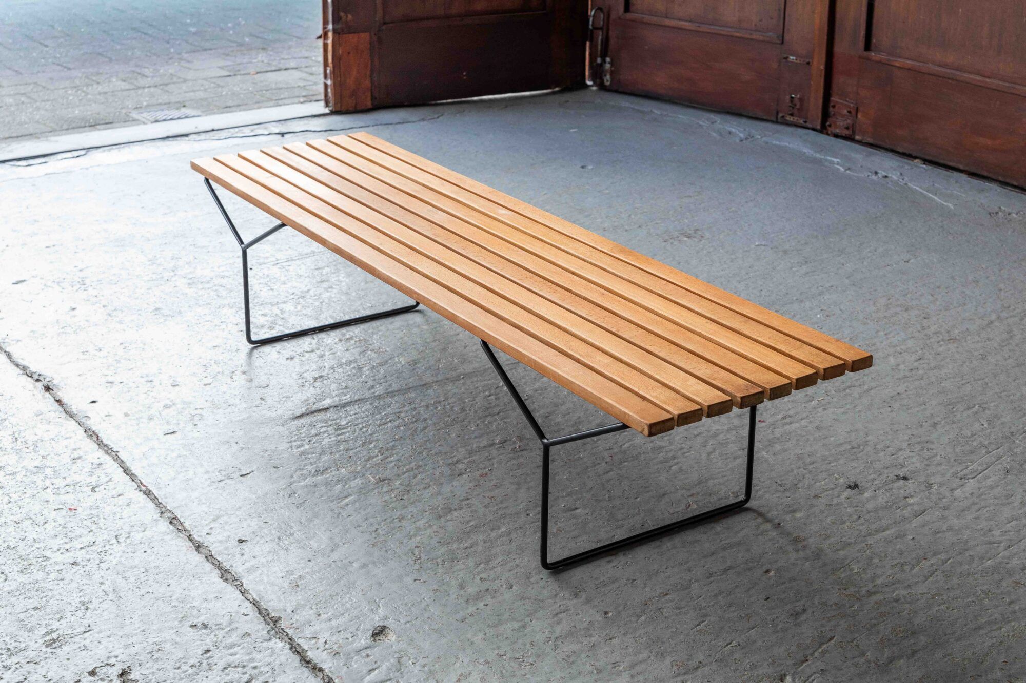 Slatted bench '400' by Harry Bertoia