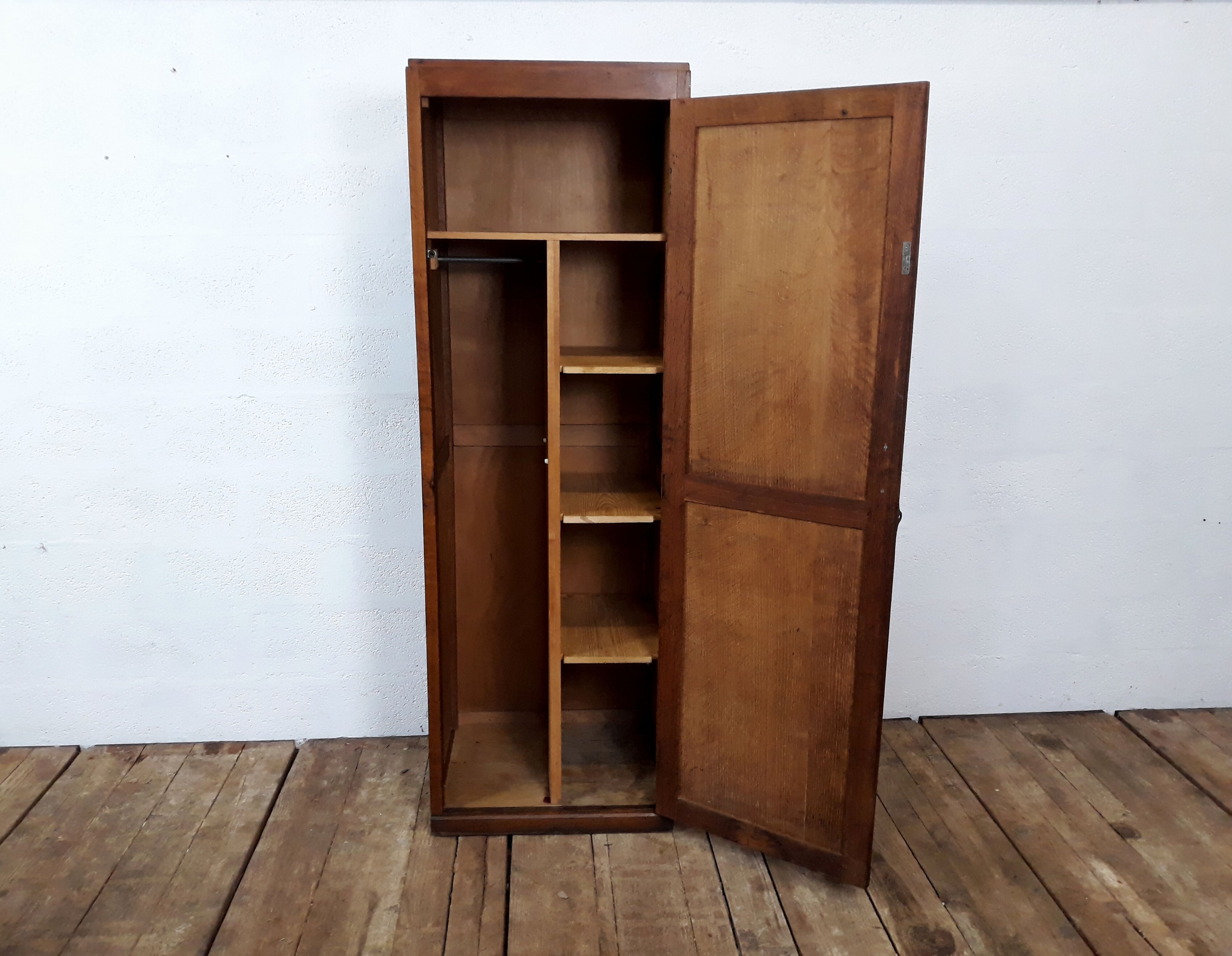 Armoire parisienne vestiaire vintage
