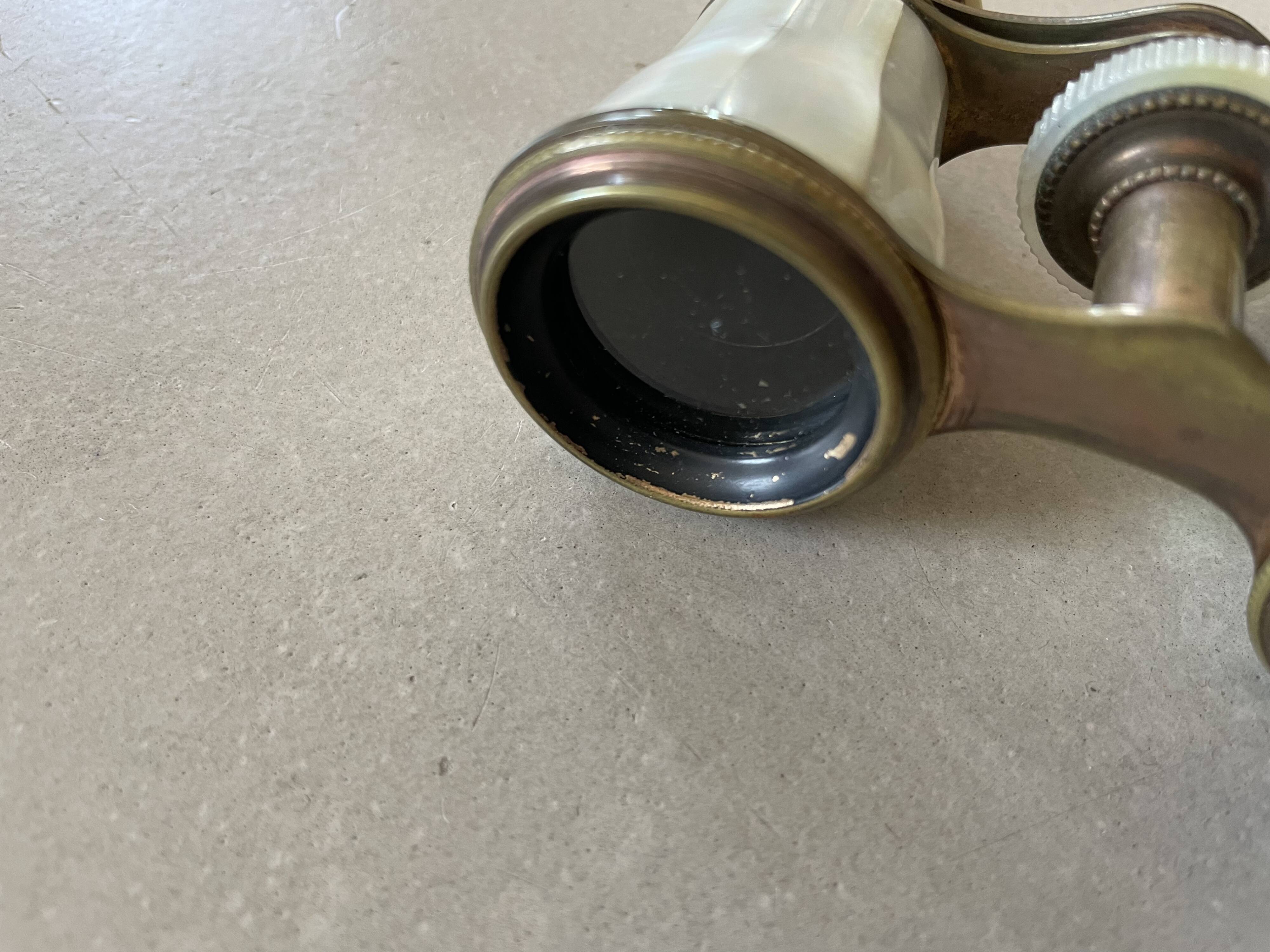Mother-of-pearl opera binoculars