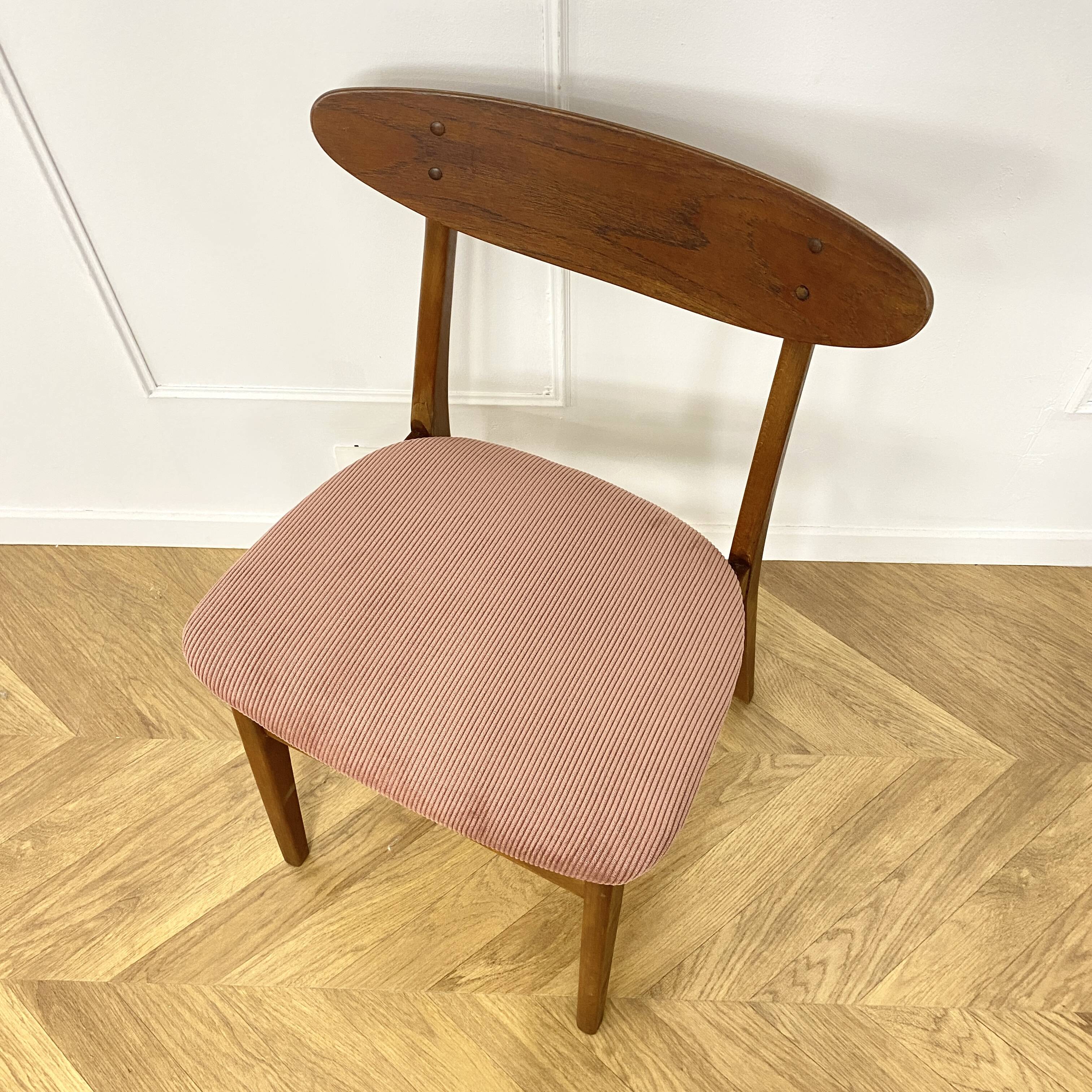 Vintage chair model 210 by farstrup