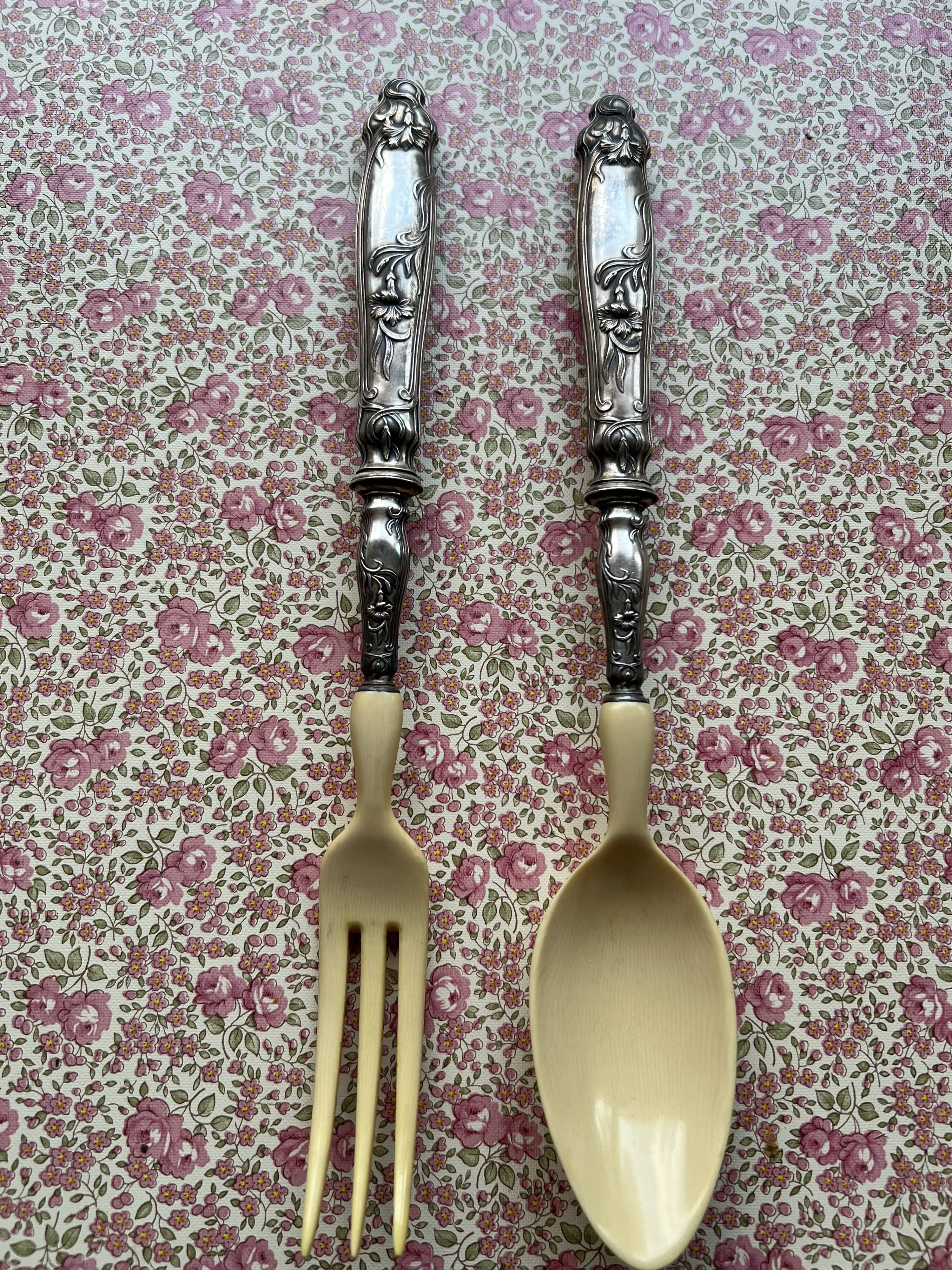 Antique silver-plated and ivory/bone salad service – In its box of