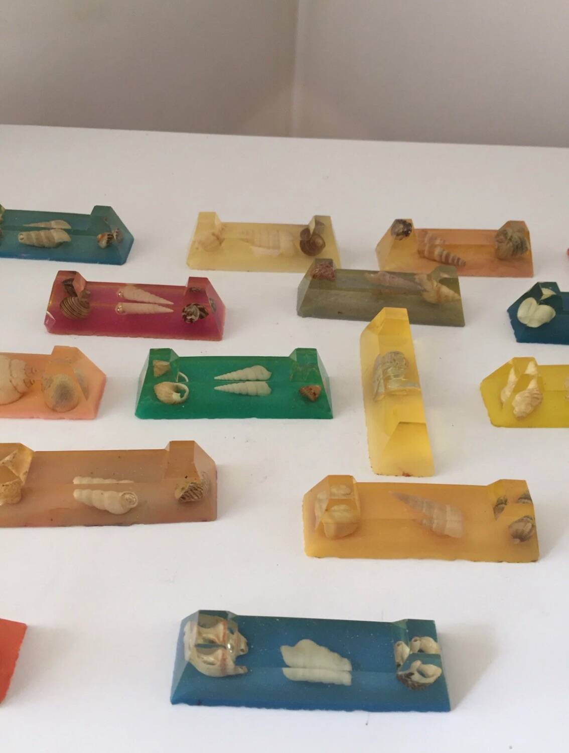 1950s Vintage Resin Shell Knife Rest