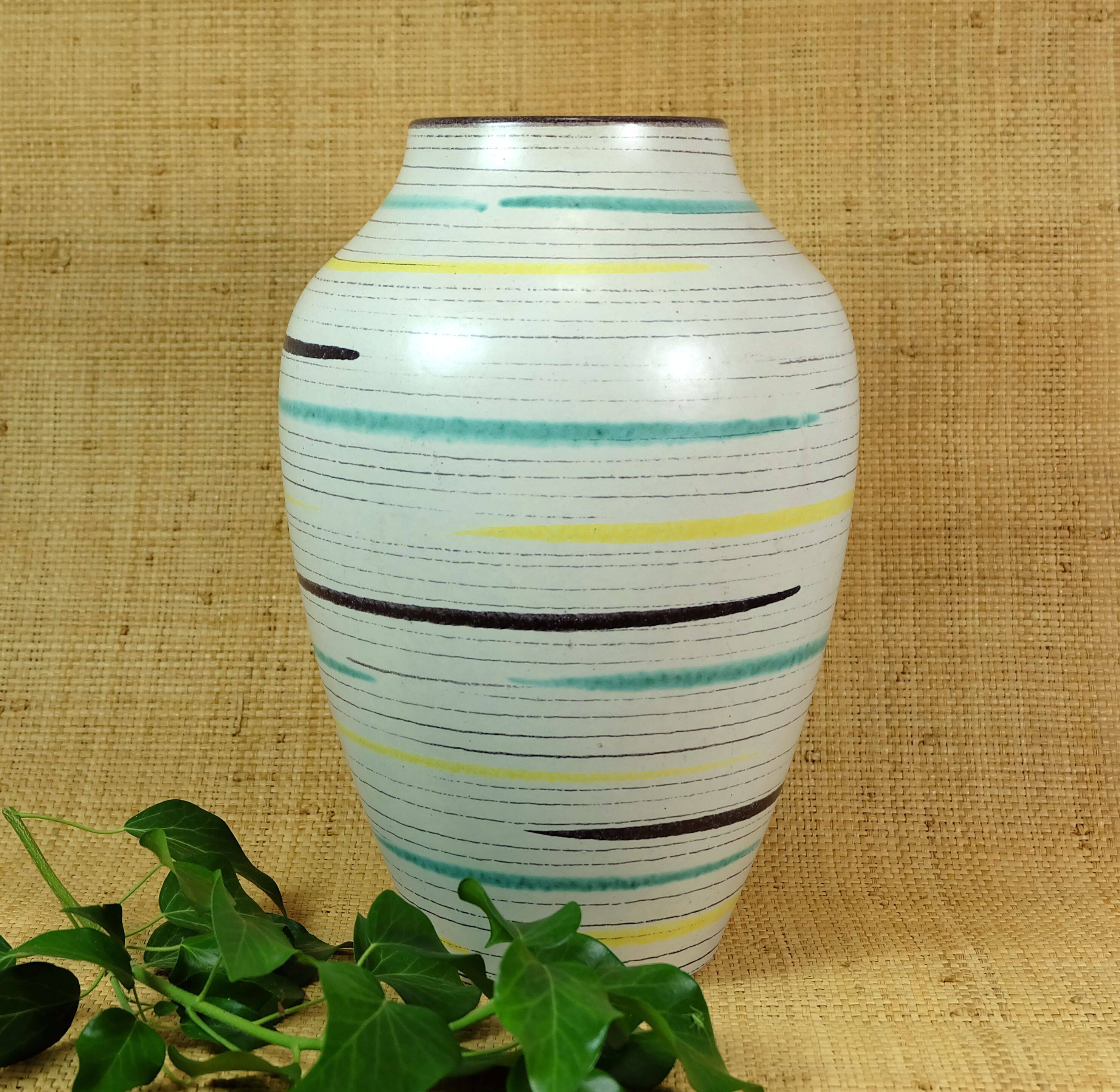 début des années 1960, Allemagne de l'Ouest, vase de milieu de siècle, modèle 576-30 de Bay Keramik