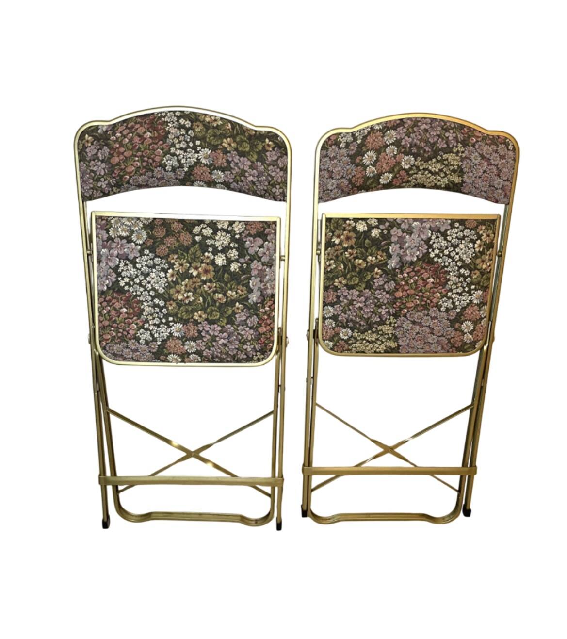 Folding chairs with floral pattern