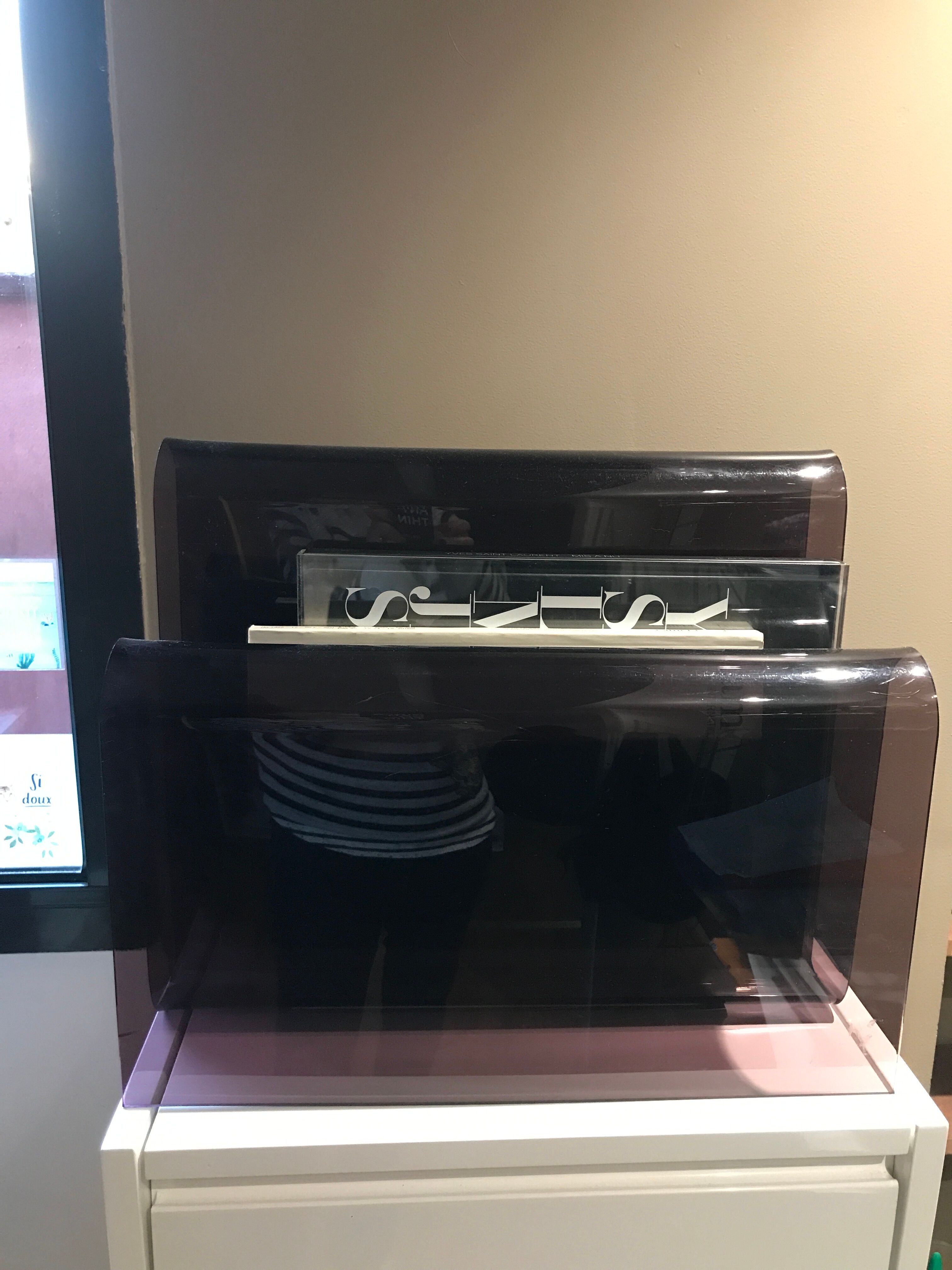 Smoked plexiglass magazine door