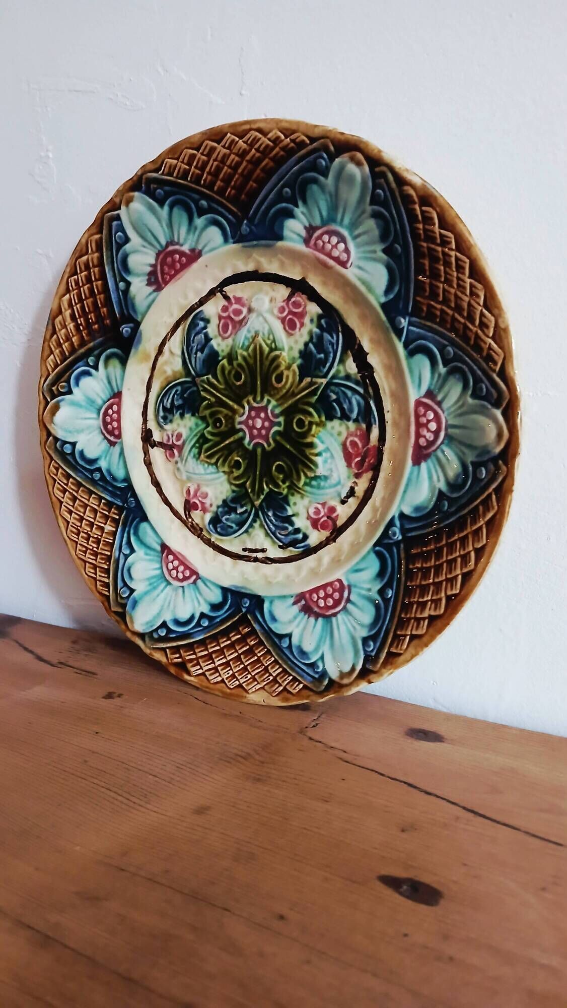 Majolica barbotine plate, French