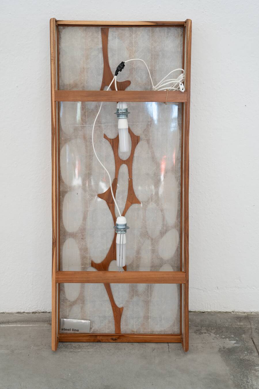 Wall light in cherry wood and rice paper, prod. Steelline 1980