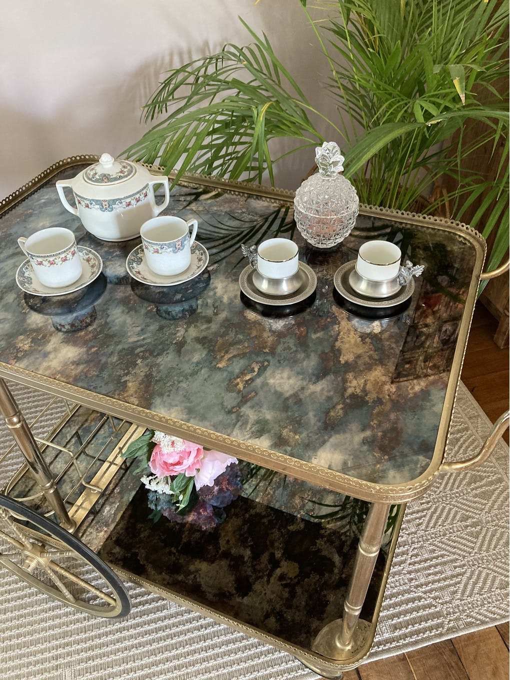 Serving table