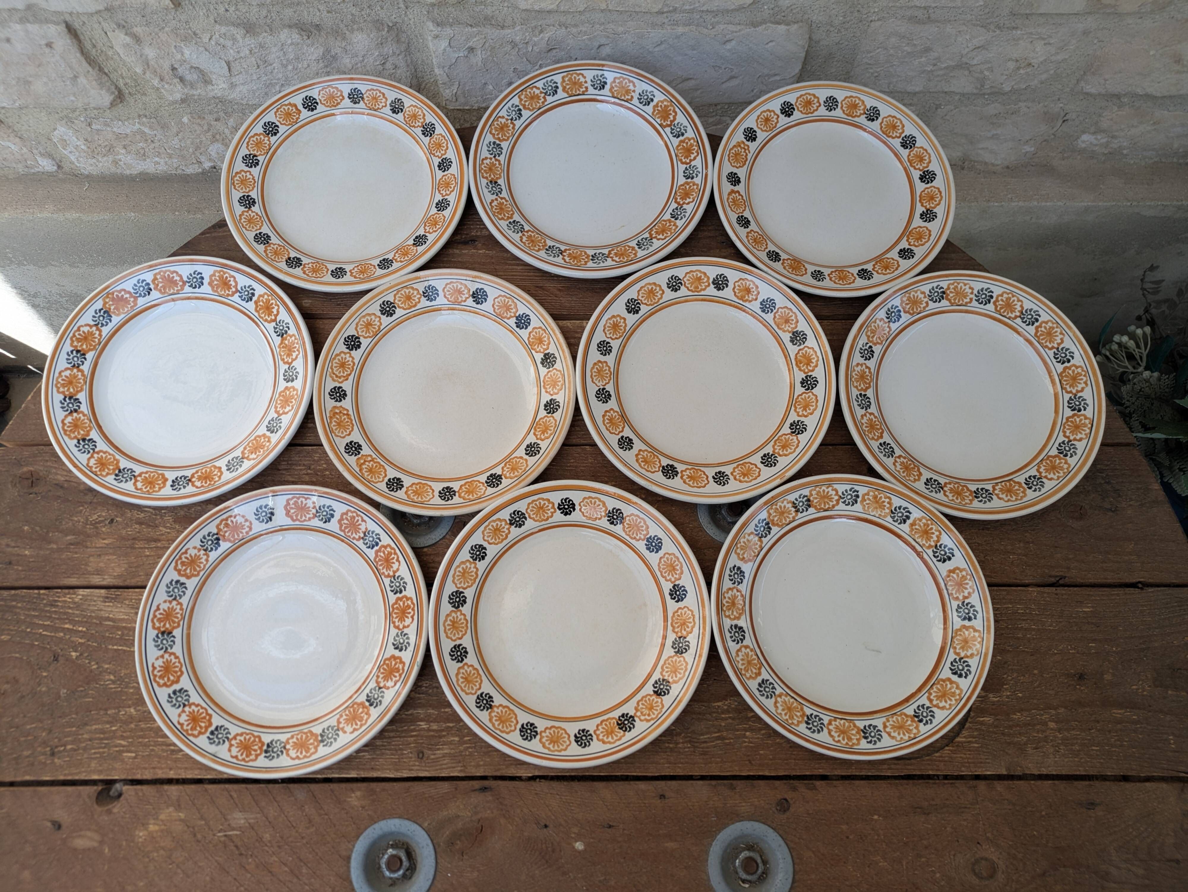 10 dessert plates Saint Amand Amandinoise frilled with orange and black flowers.