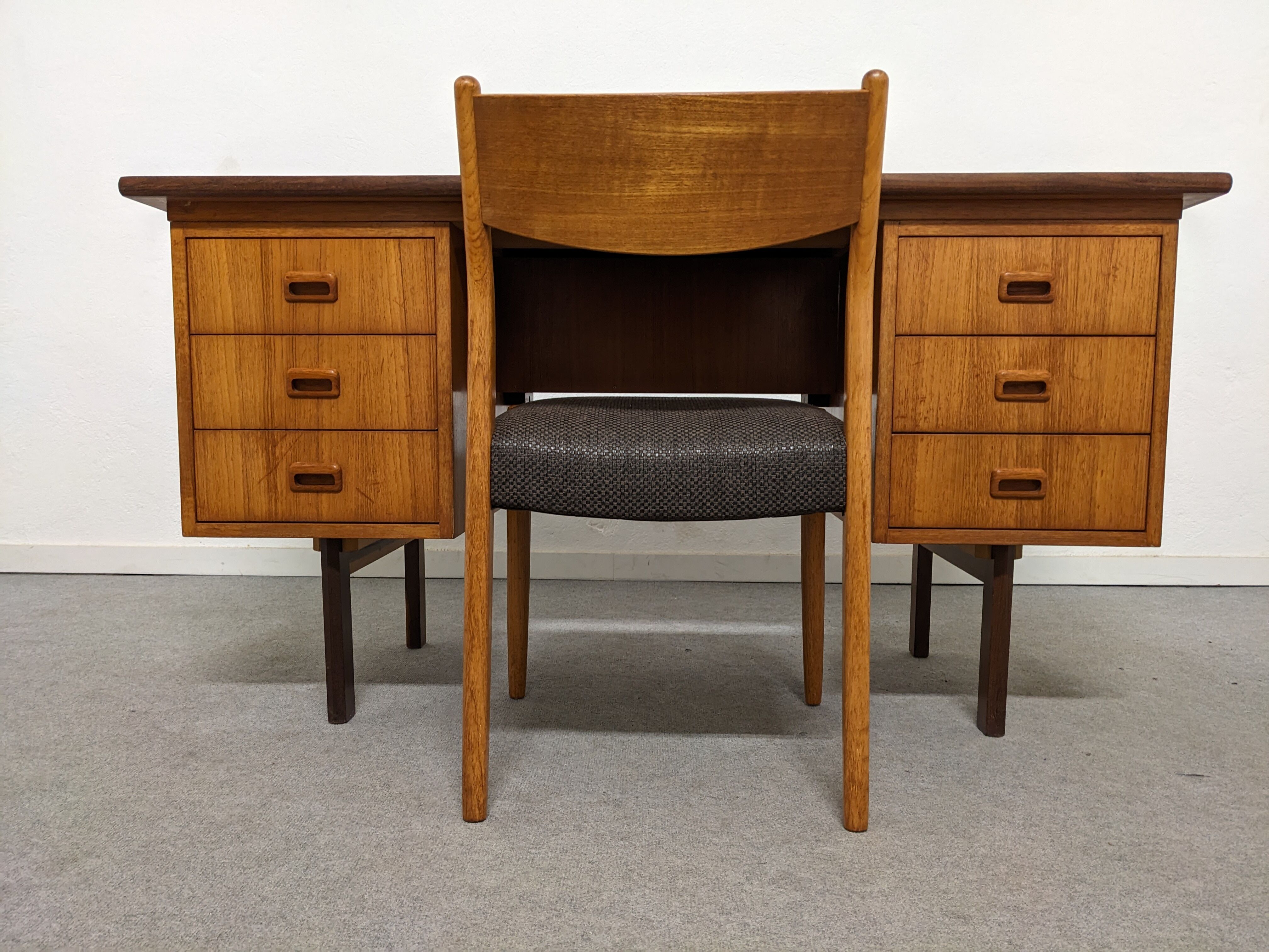 Scandinavian double-sided teak desk from the 50s/60s