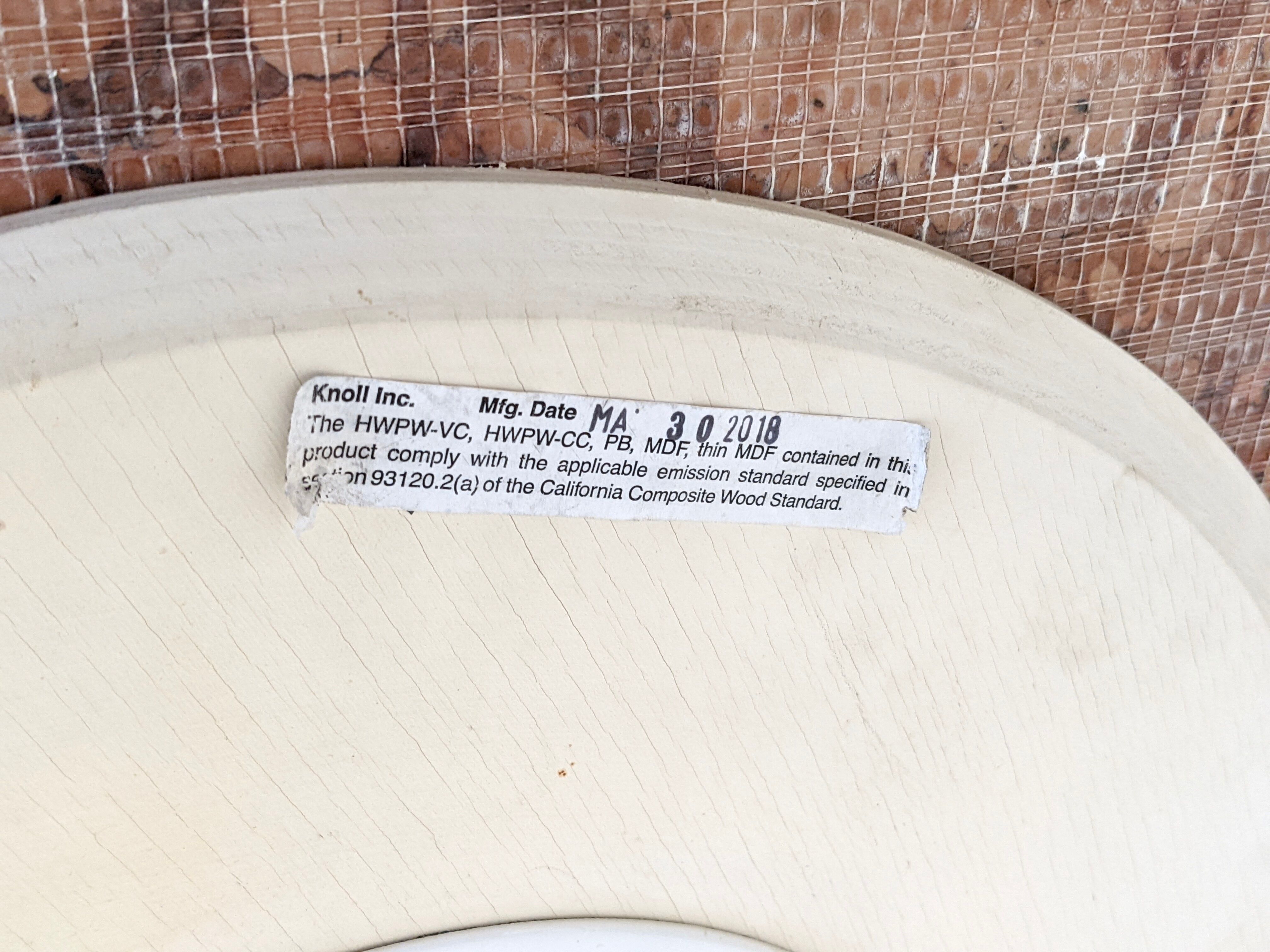 Round table in red marble by Eero Saarinen for Knoll