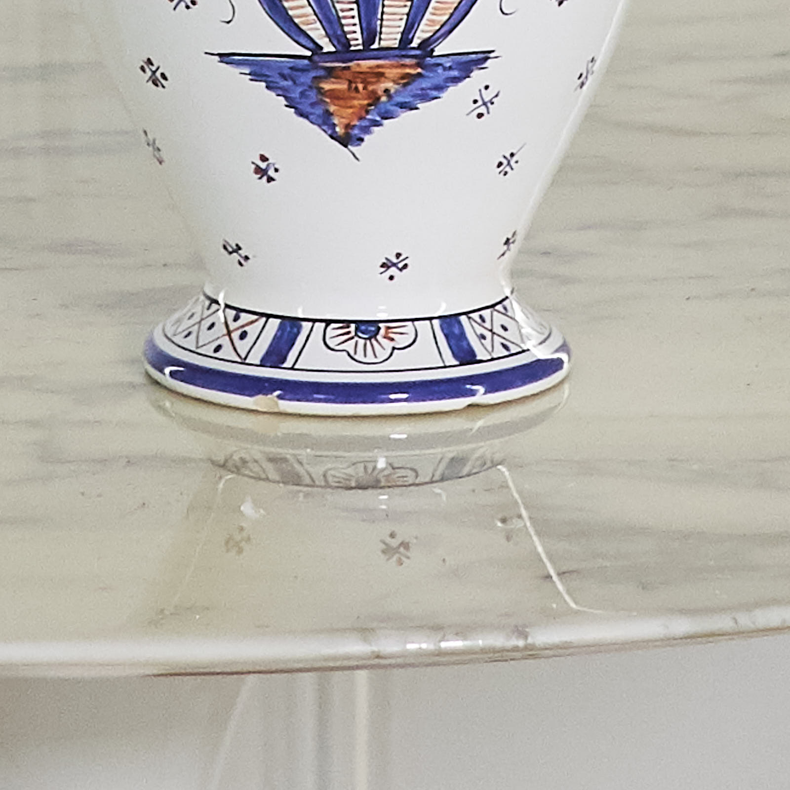 Small vase with a bavent