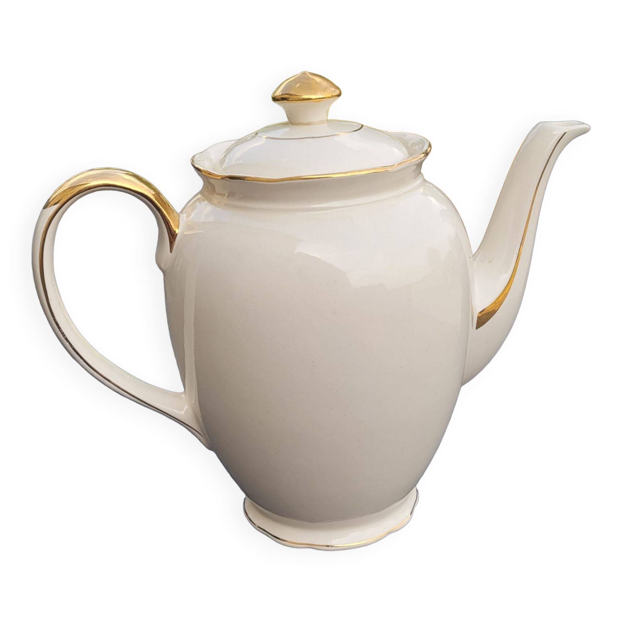 White and golden teapot villeroy and boch