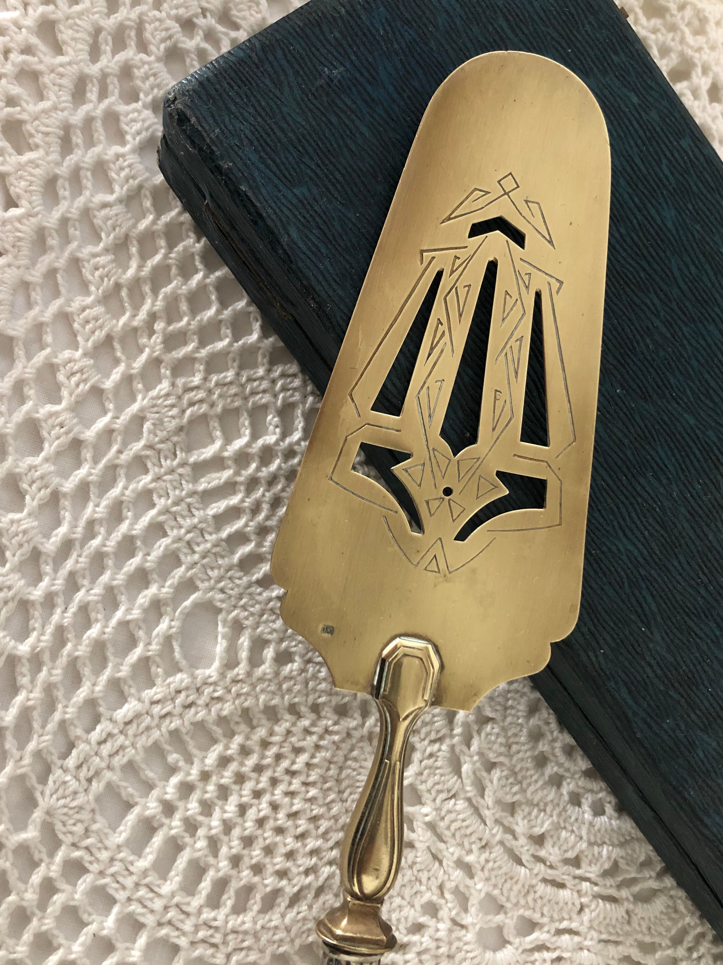 Pie shovel, silver metal
