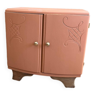 Small cinnamon buffet with raw wood legs