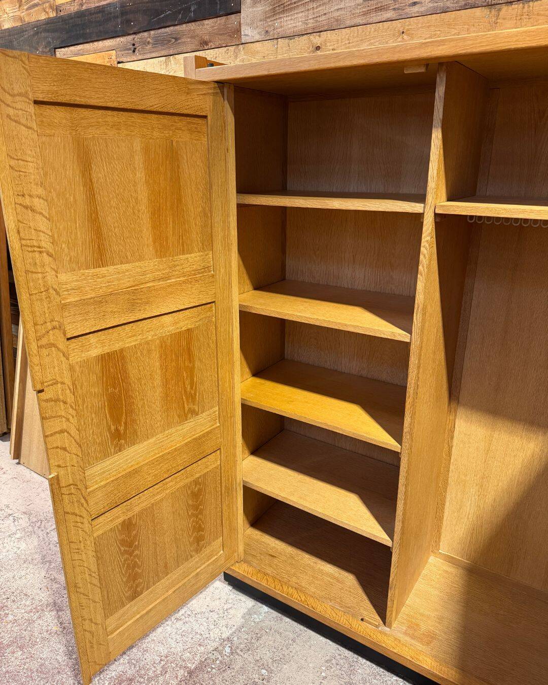 Large solid oak wardrobe - Guillerme & Chambron