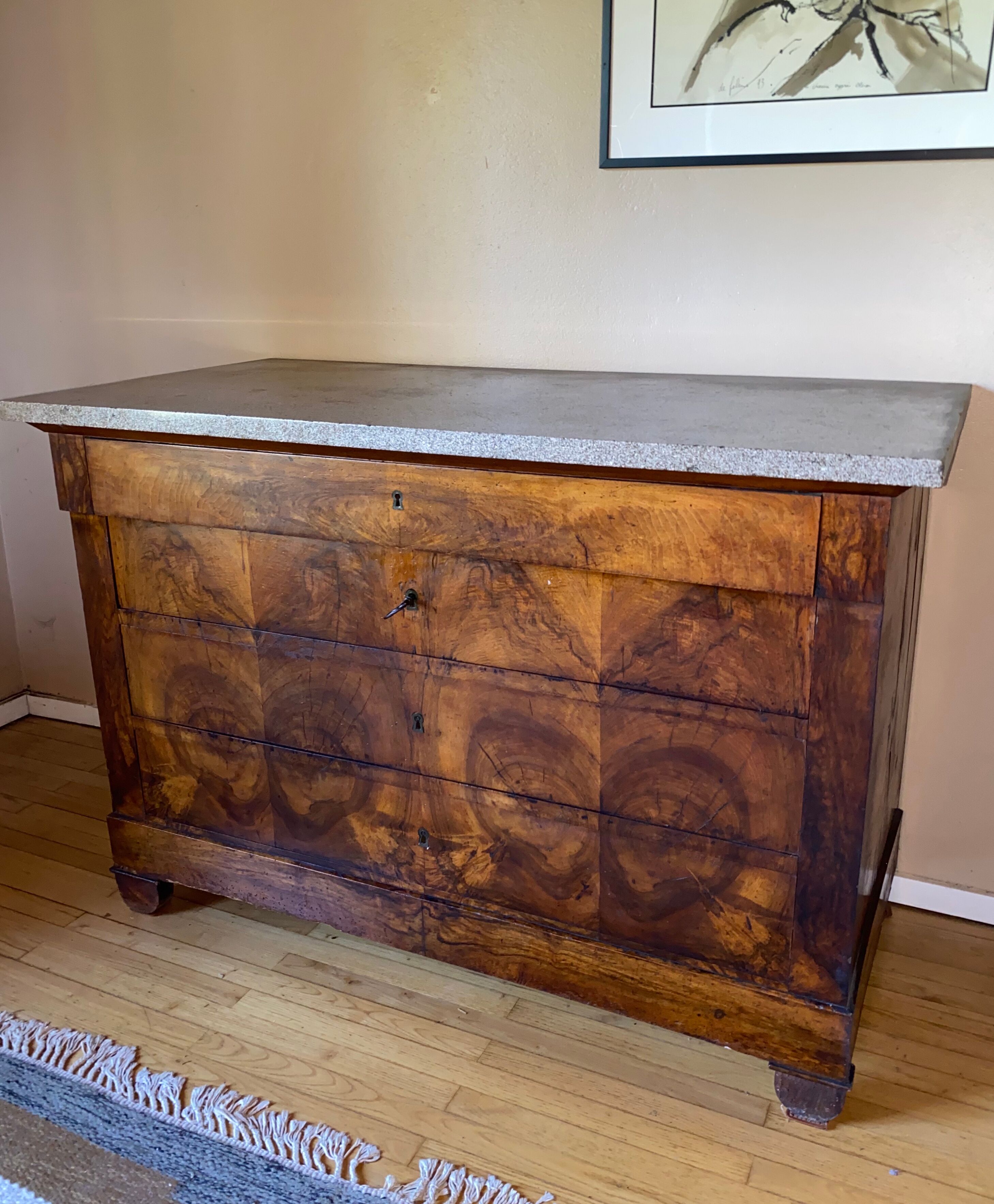 Commode Louis Philippe en noyer et plateau pierre