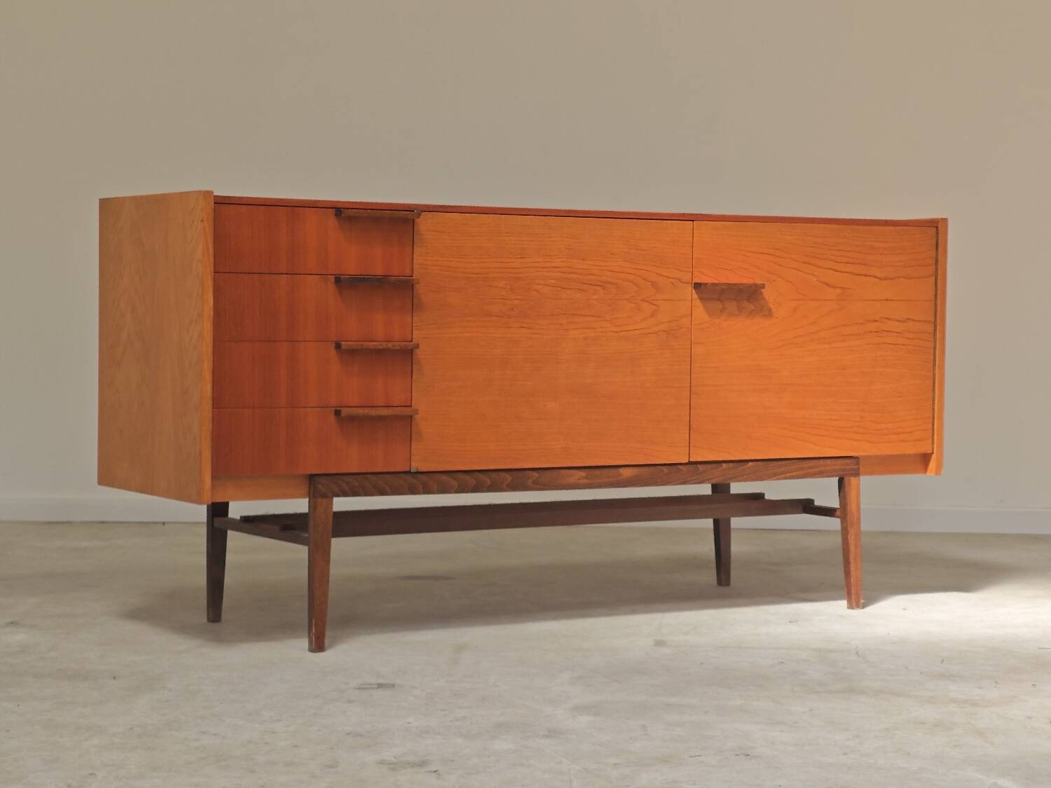 Enfilade meuble de rangement
Frantisek Mezulanik pour Up Zavody
1960