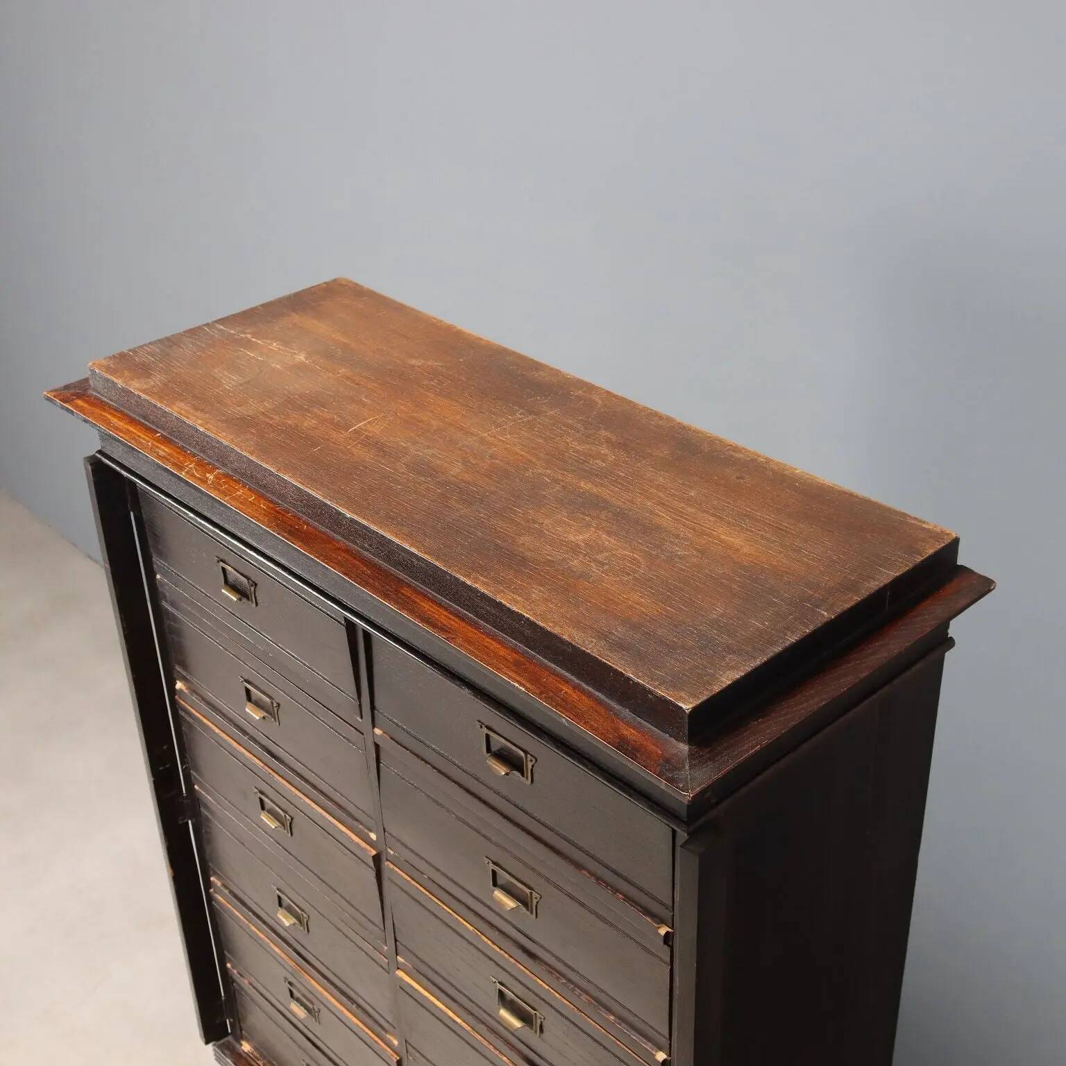 Commode ancienne en chêne à 12 tiroirs, Italie, XXe siècle